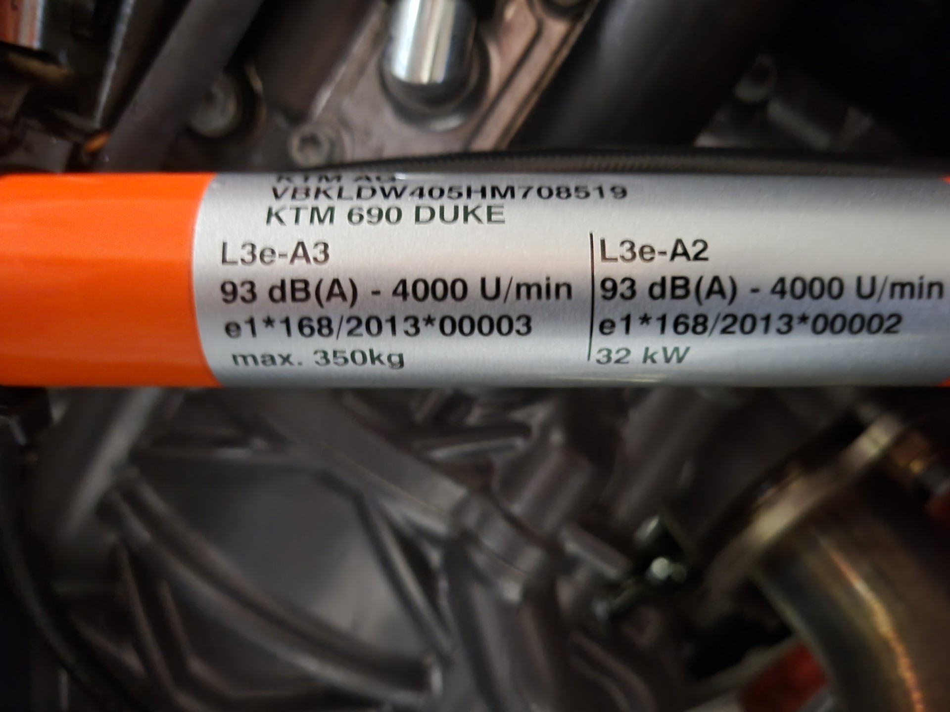 KTM 690 Duke R ABS-image-1