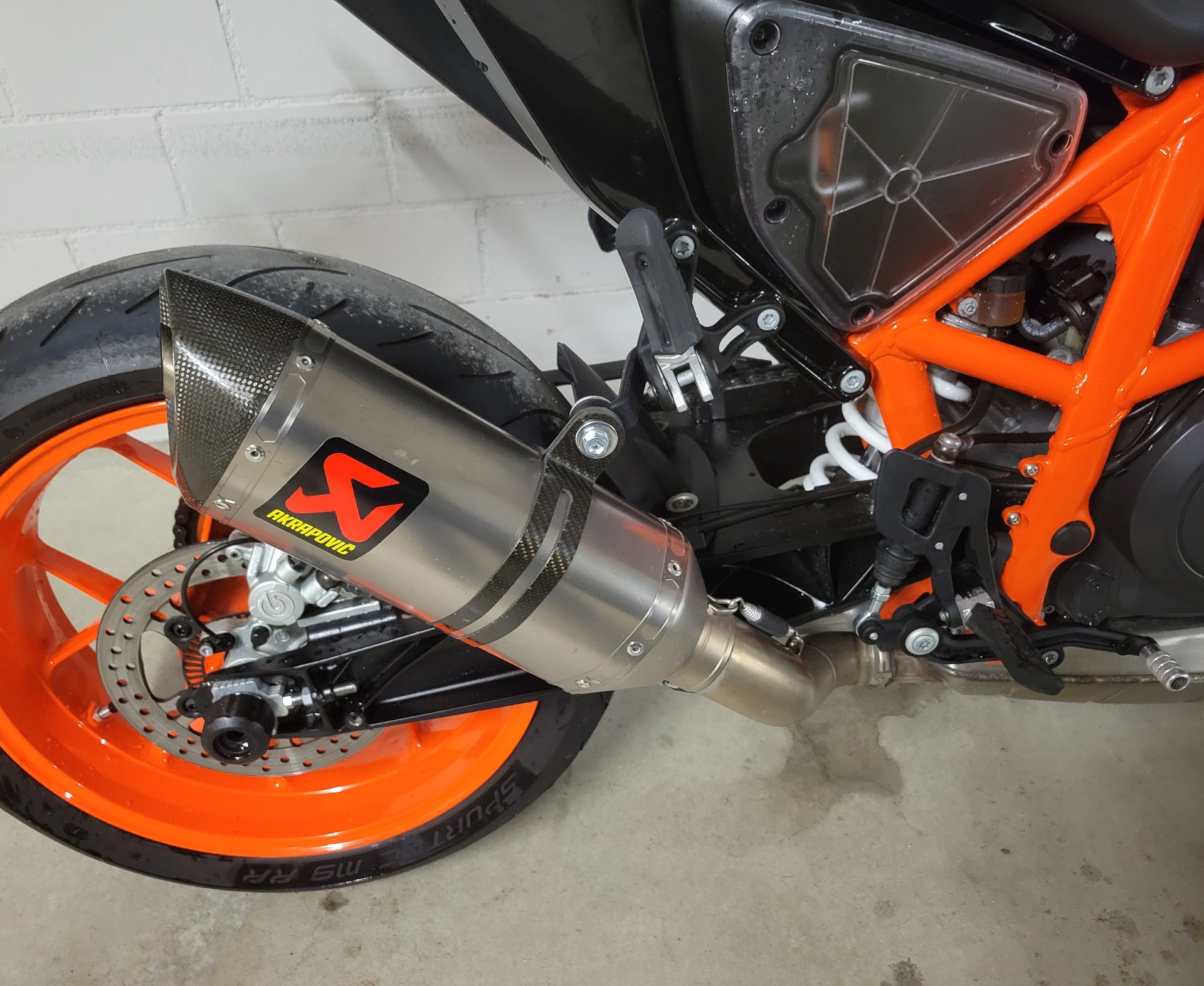 KTM 690 Duke R ABS-image-6