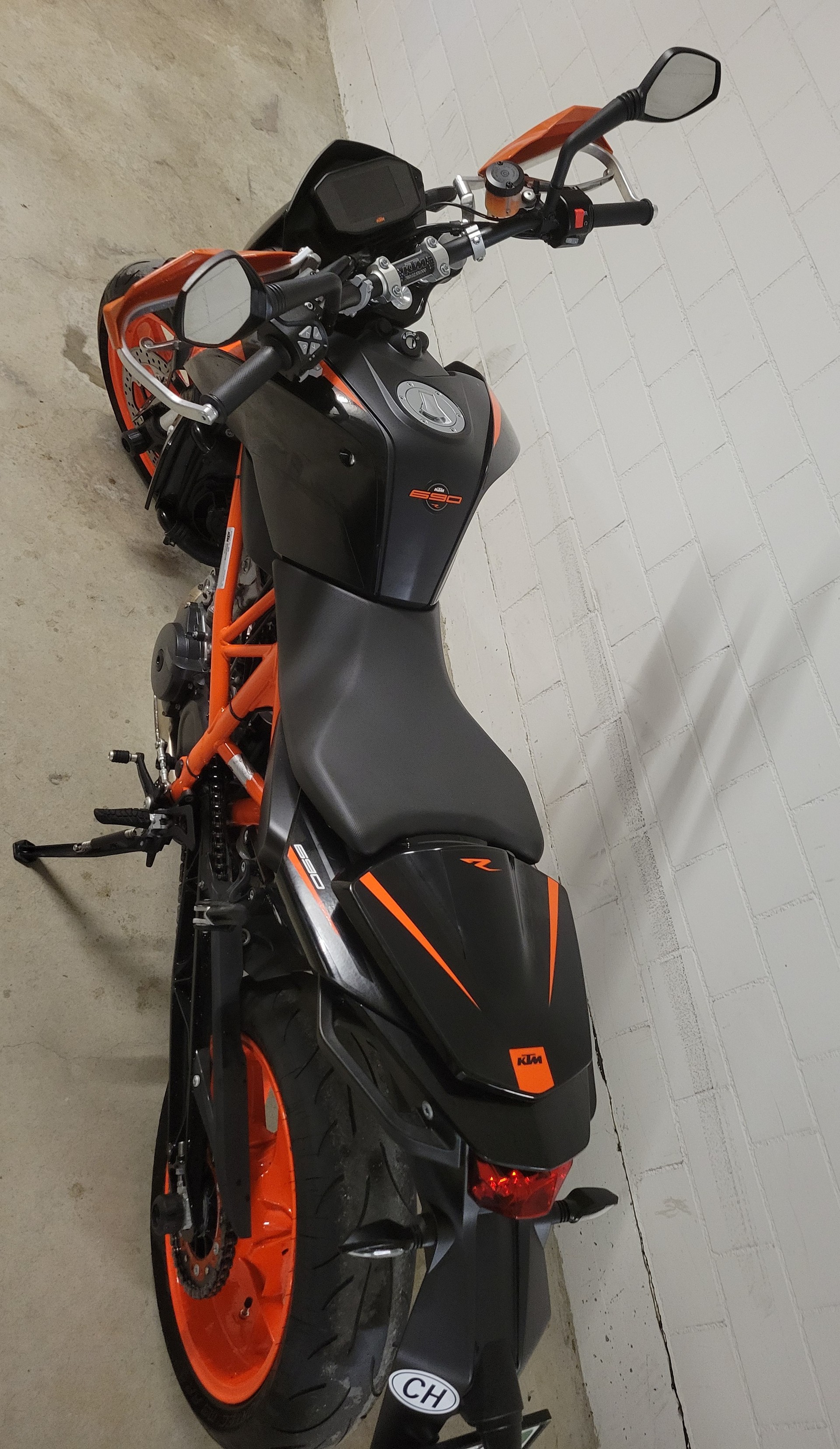 KTM 690 Duke R ABS-image-4