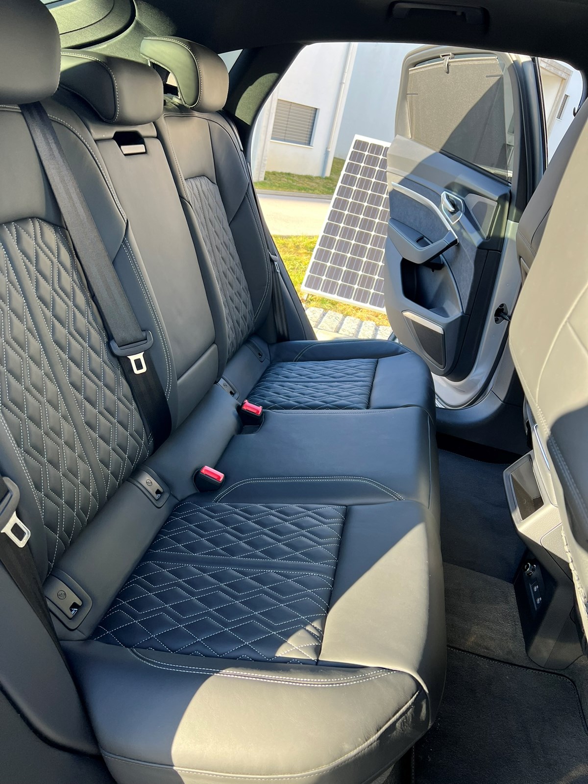 AUDI e-tron 55 Sportback quattro-image-5