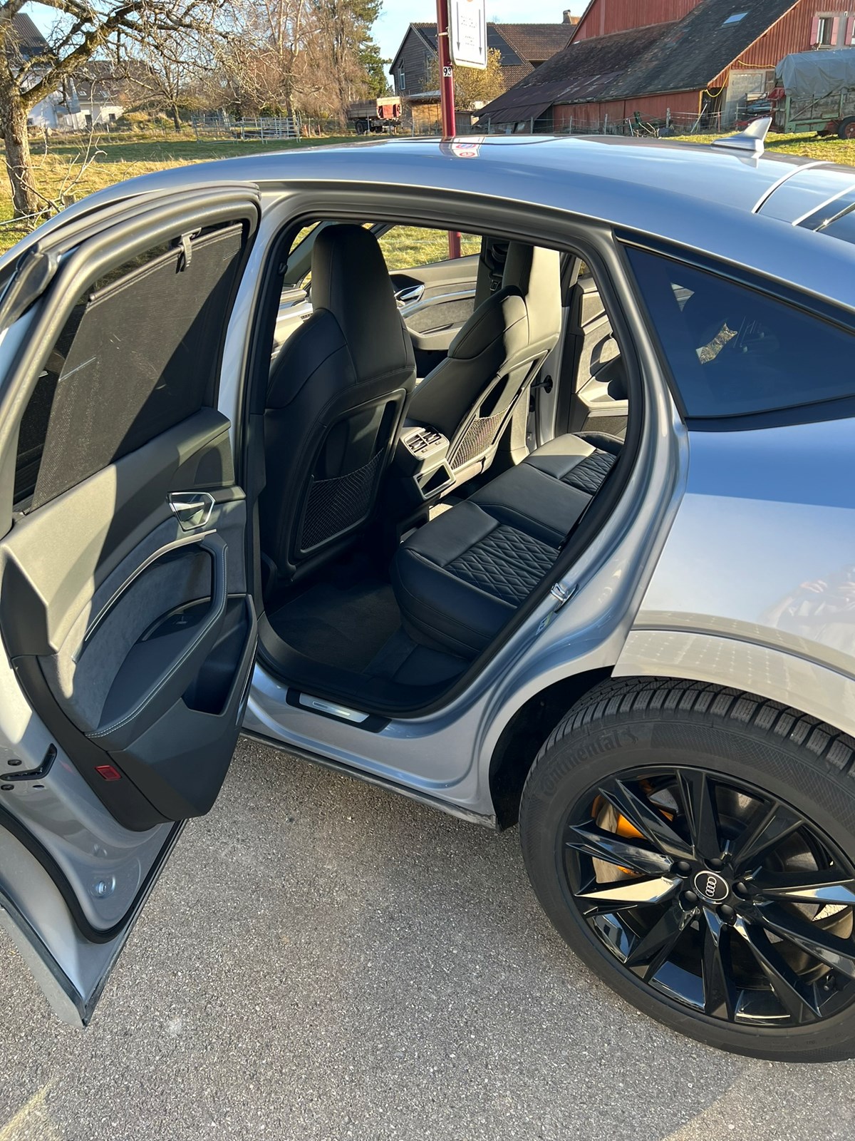 AUDI e-tron 55 Sportback quattro-image-8