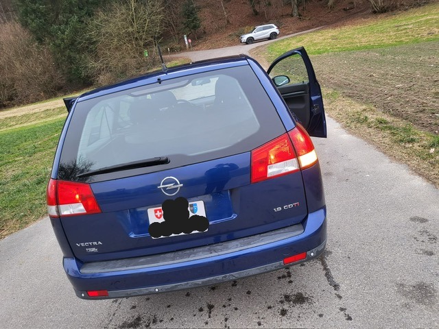 OPEL Vectra Caravan 1.9 CDTi 16V Elegance Automatic-image-1