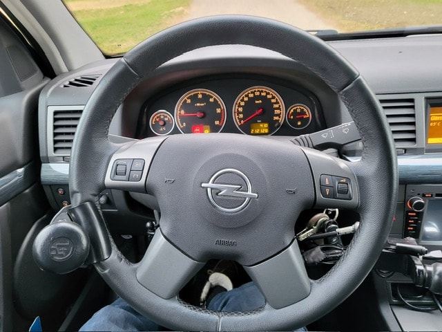 OPEL Vectra Caravan 1.9 CDTi 16V Elegance Automatic-image-5
