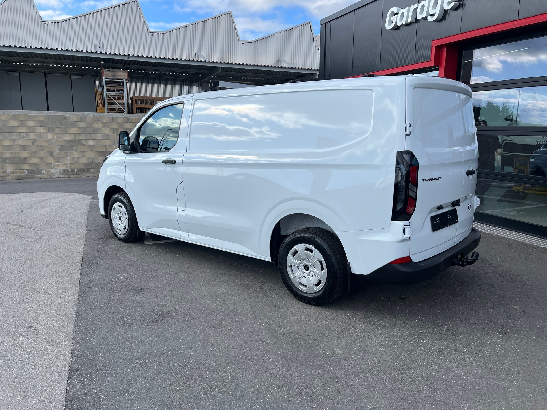 FORD Transit Custom Van 280 L1H1 Trend Automat-image-9