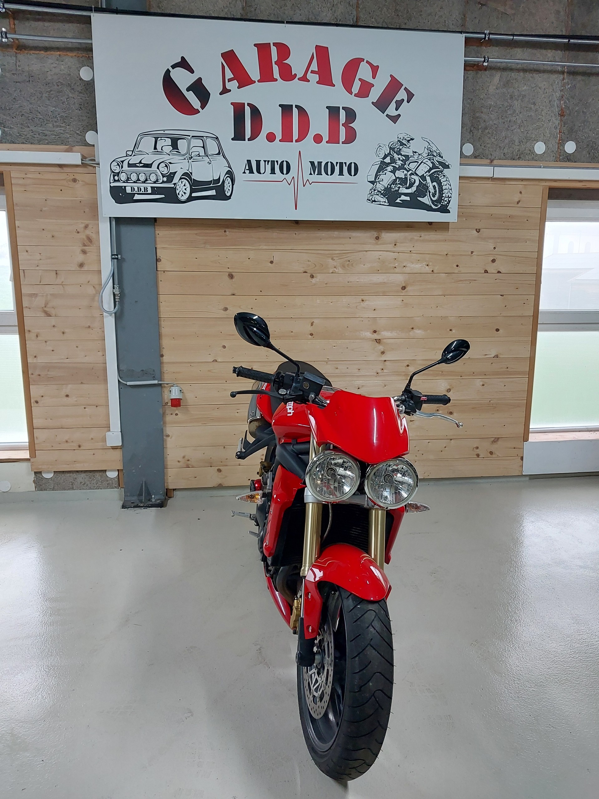 TRIUMPH Sreet Triple-image-1