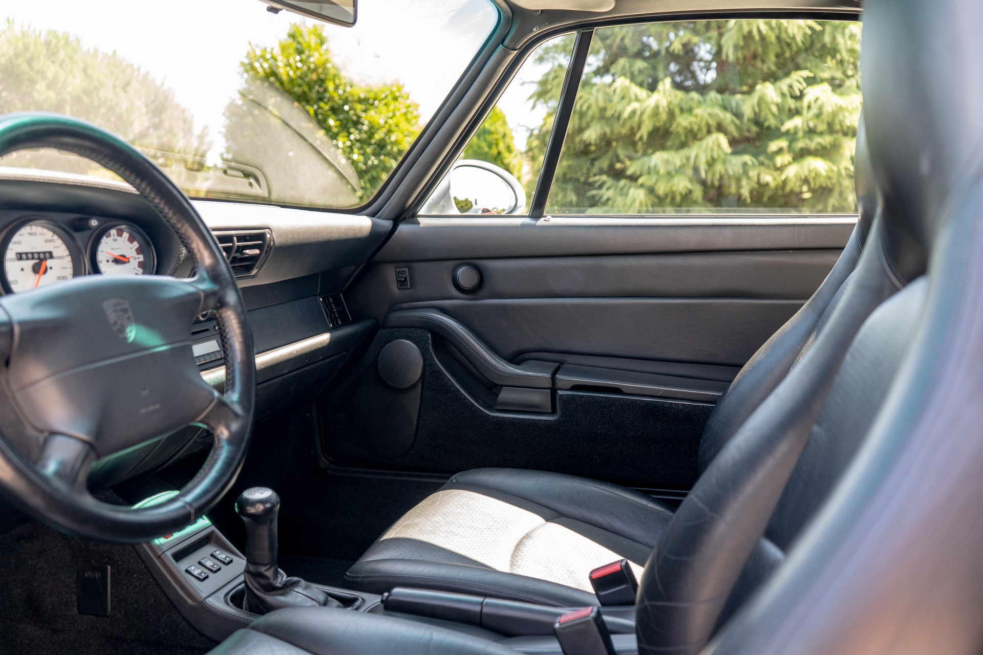 PORSCHE 911 Carrera 4S-image-12