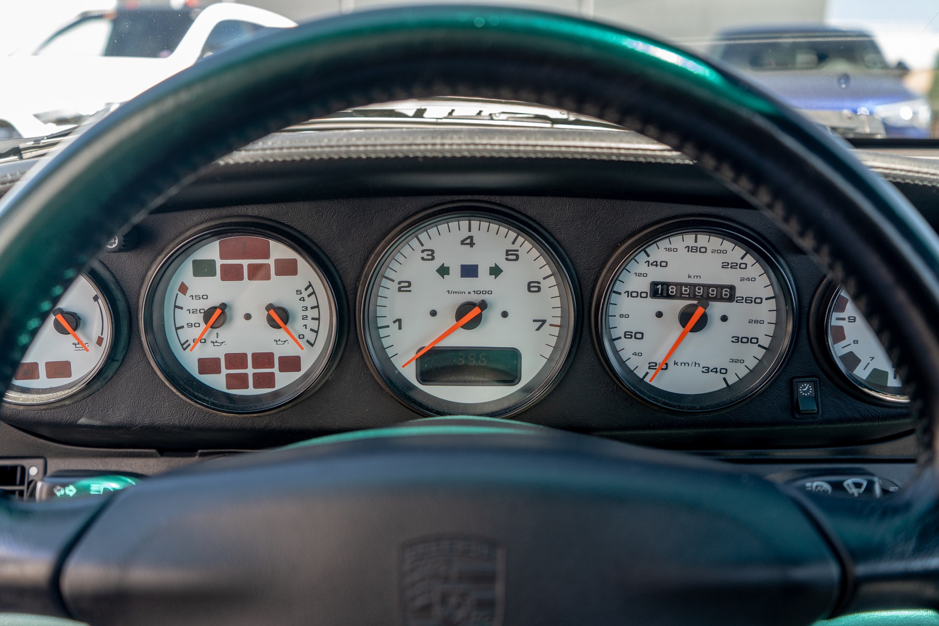 PORSCHE 911 Carrera 4S-image-14
