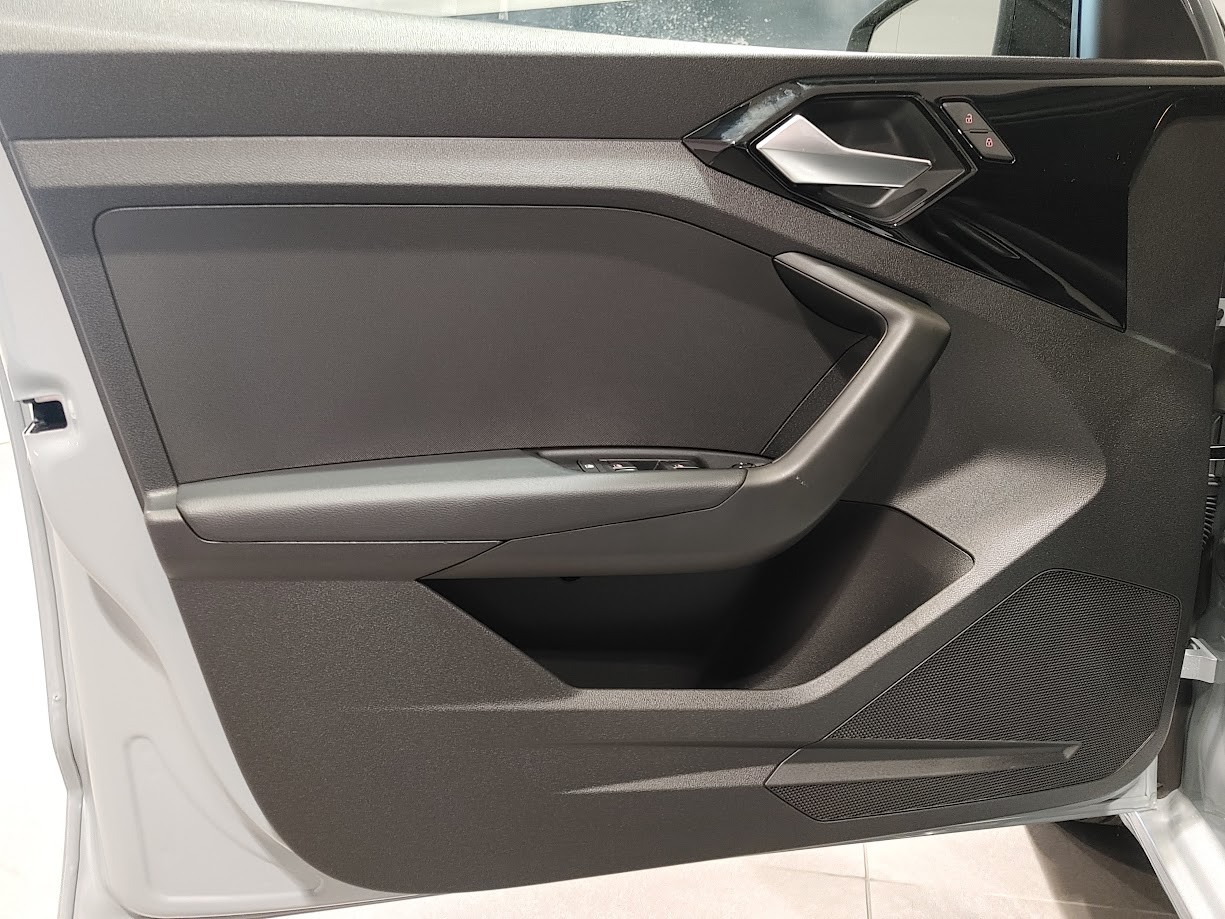 AUDI A1 Sportback 30 TFSI Attraction-image-2
