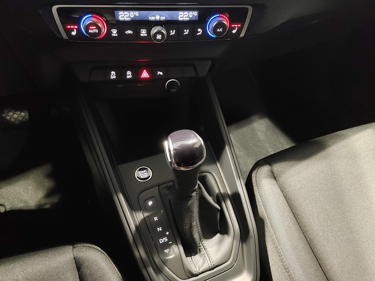 AUDI A1 Sportback 30 TFSI Attraction-image-9