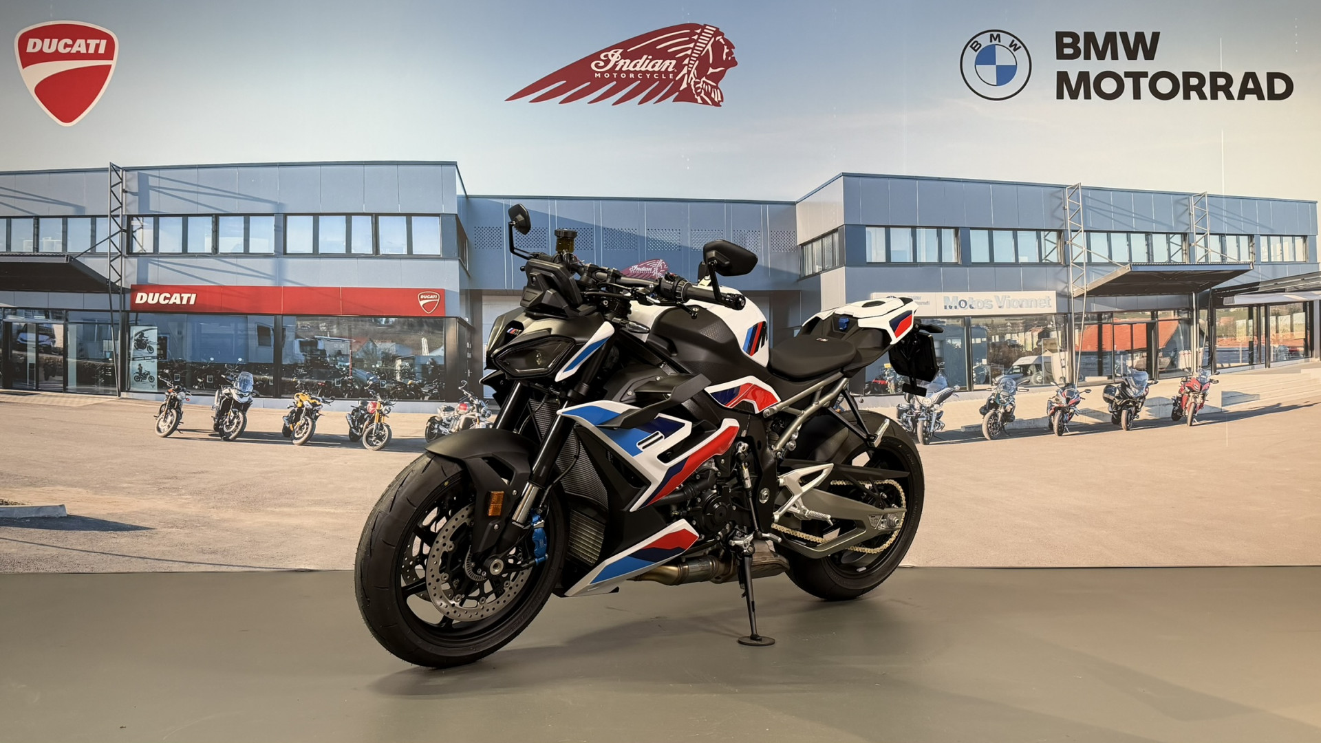 BMW M 1000 R 5 ans de garantie et Leasing à partir de 2.9%-showroom-element-2