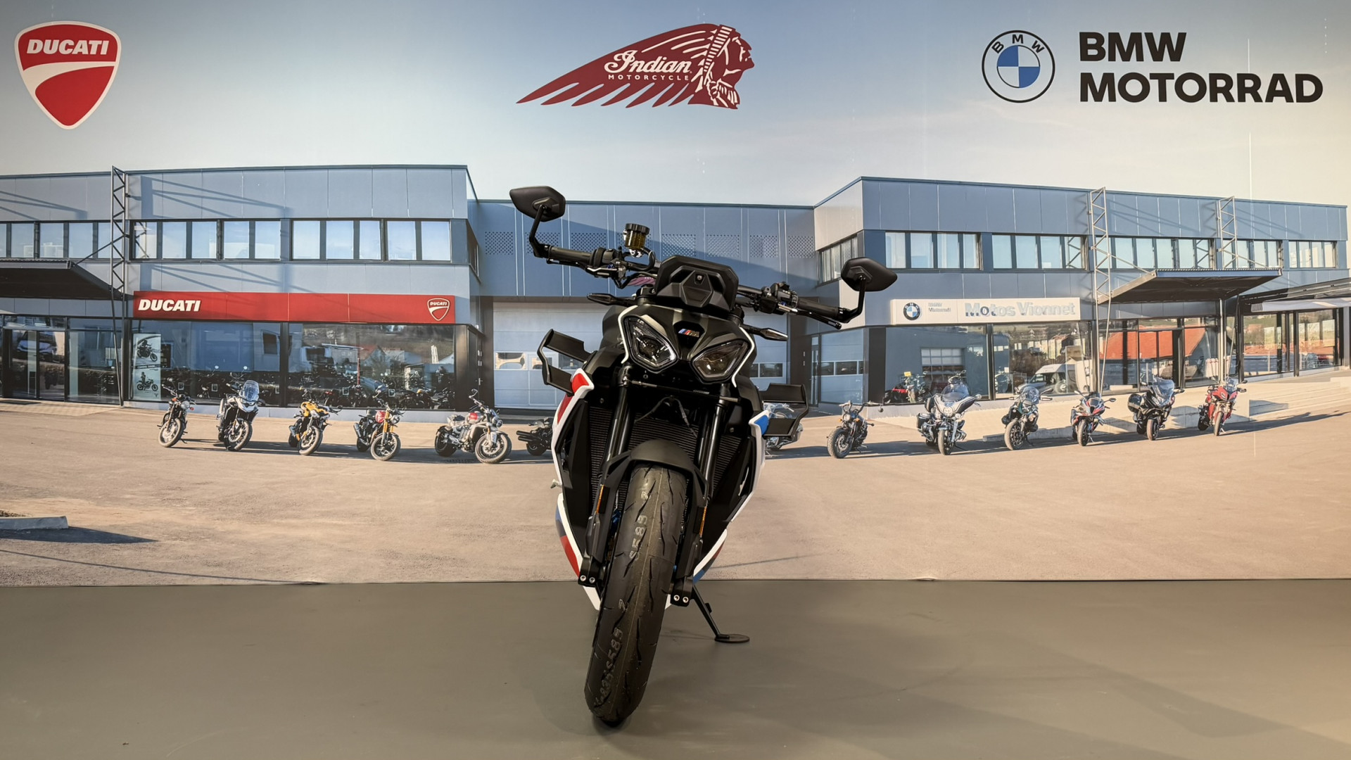 BMW M 1000 R 5 ans de garantie et Leasing à partir de 2.9%-showroom-element-1