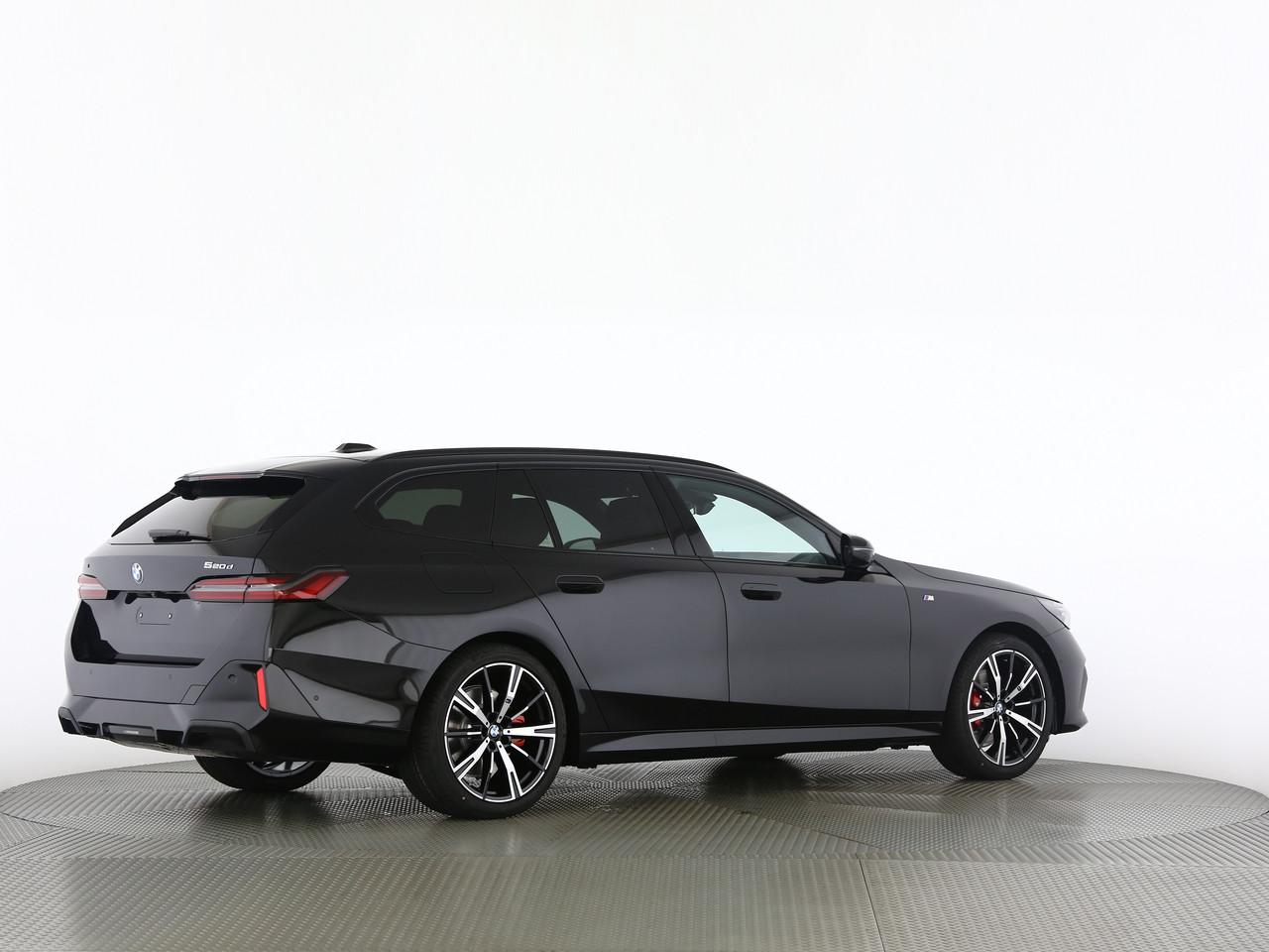 BMW 520d xDrive Touring-image-11