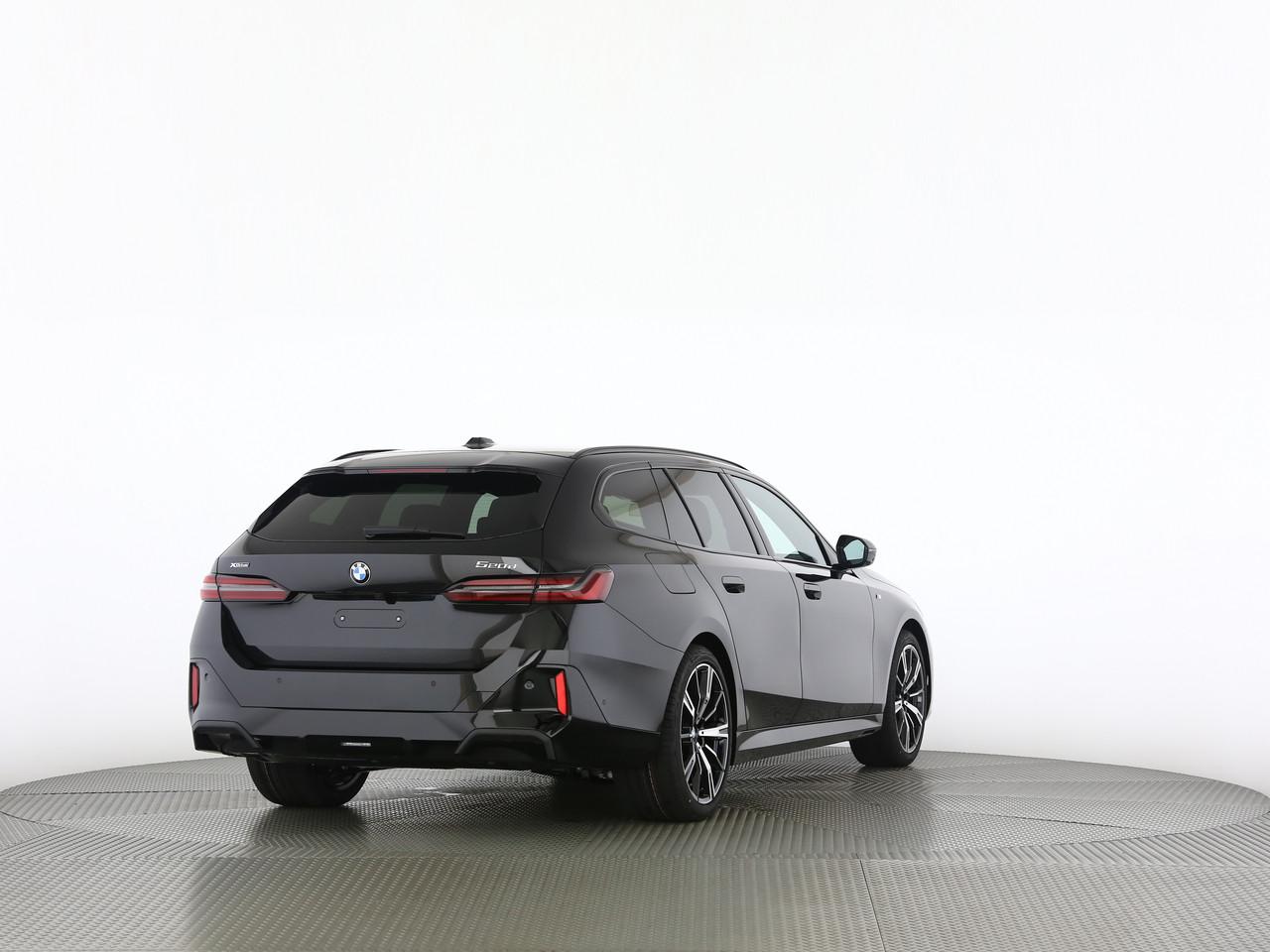 BMW 520d xDrive Touring-image-10