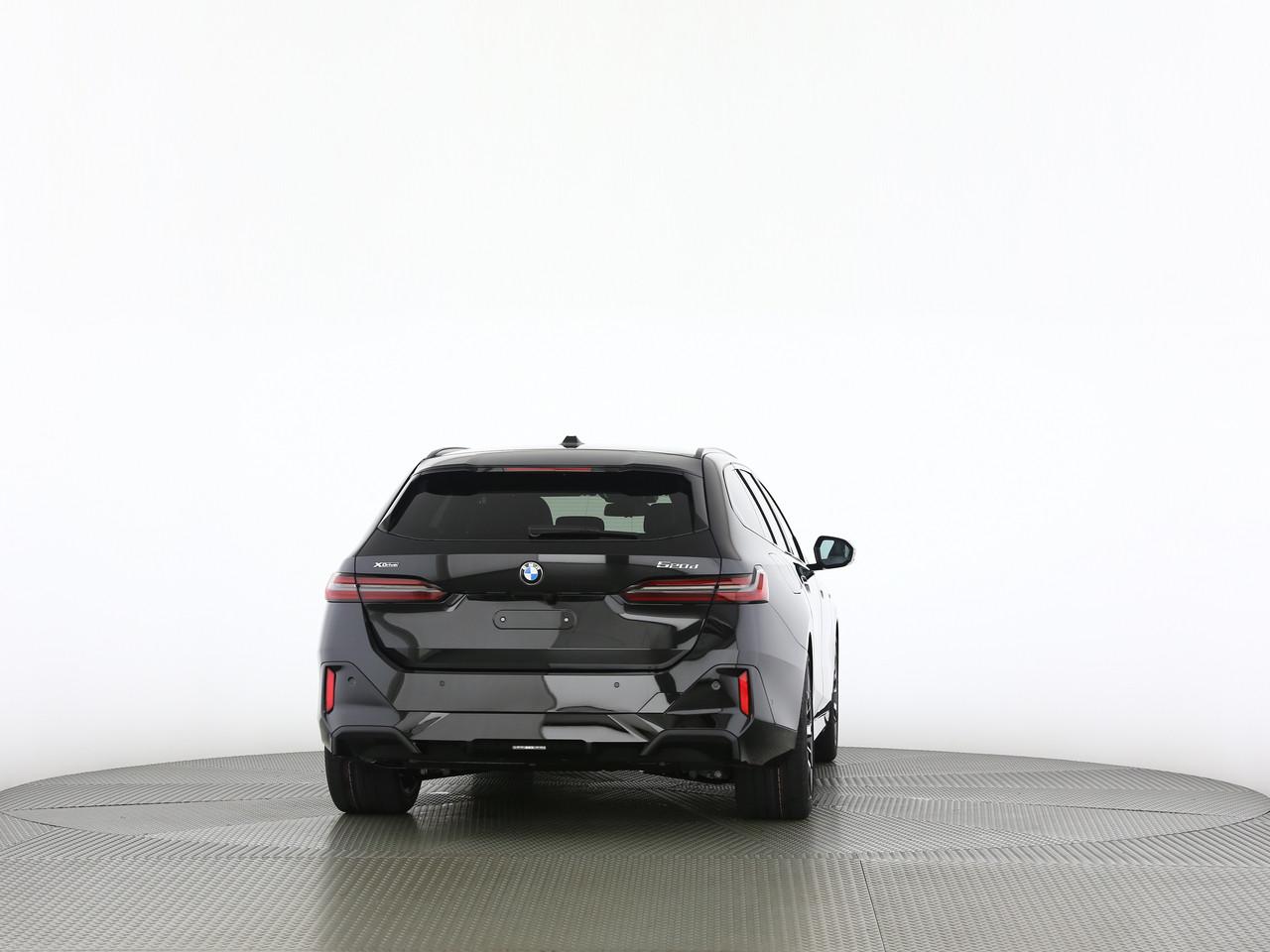 BMW 520d xDrive Touring-image-9