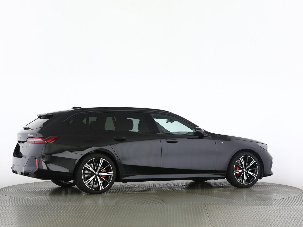 BMW 520d xDrive Touring-image-12