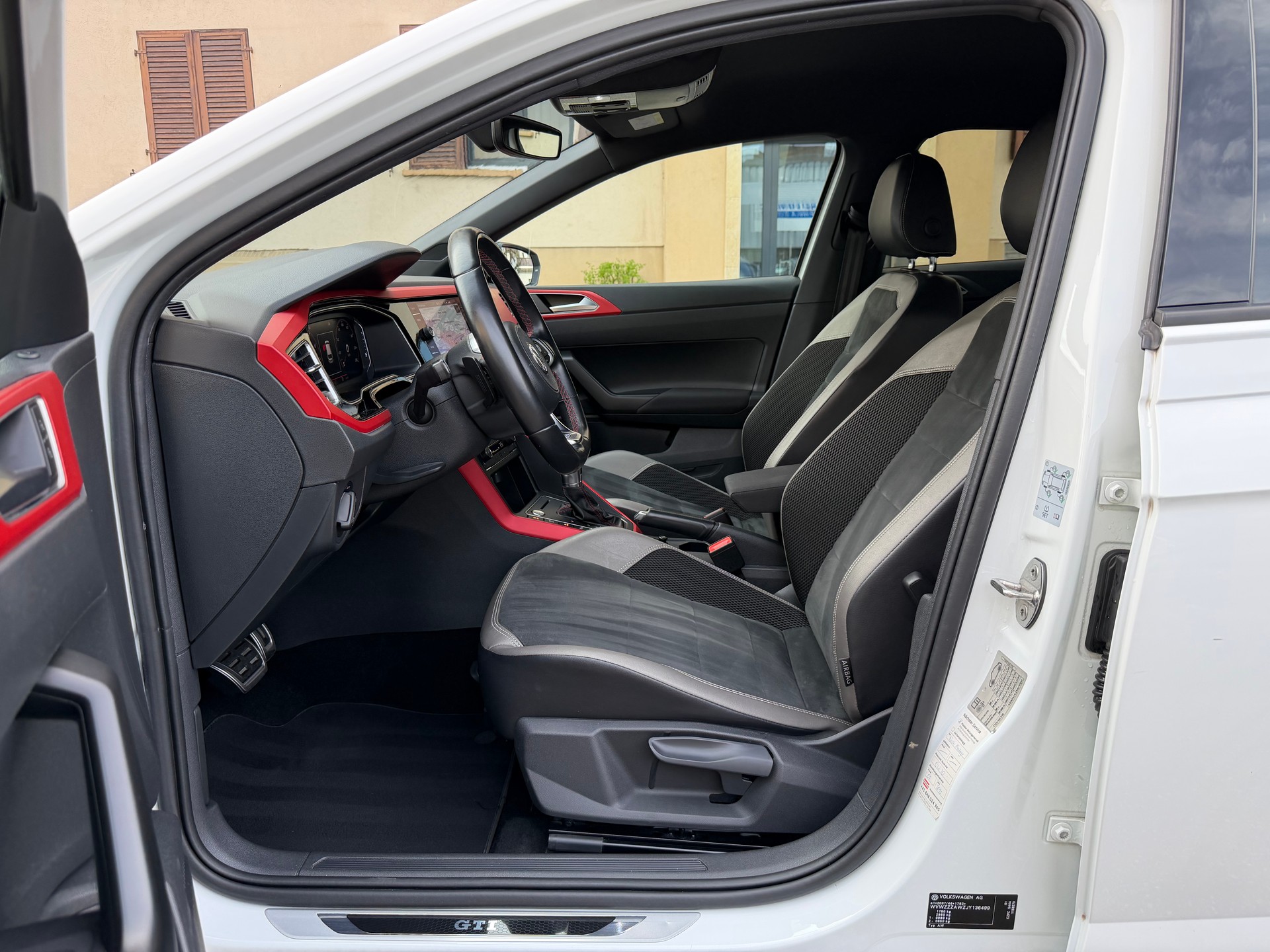 VW Polo 2.0 TSI GTI DSG-image-8