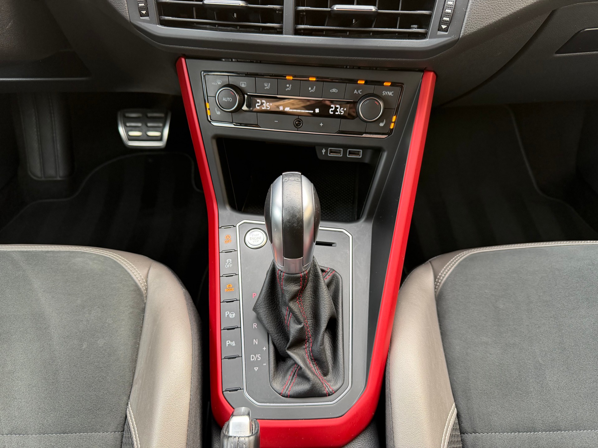 VW Polo 2.0 TSI GTI DSG-image-13