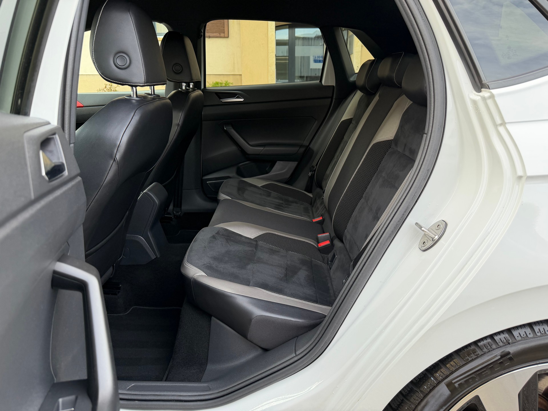 VW Polo 2.0 TSI GTI DSG-image-19