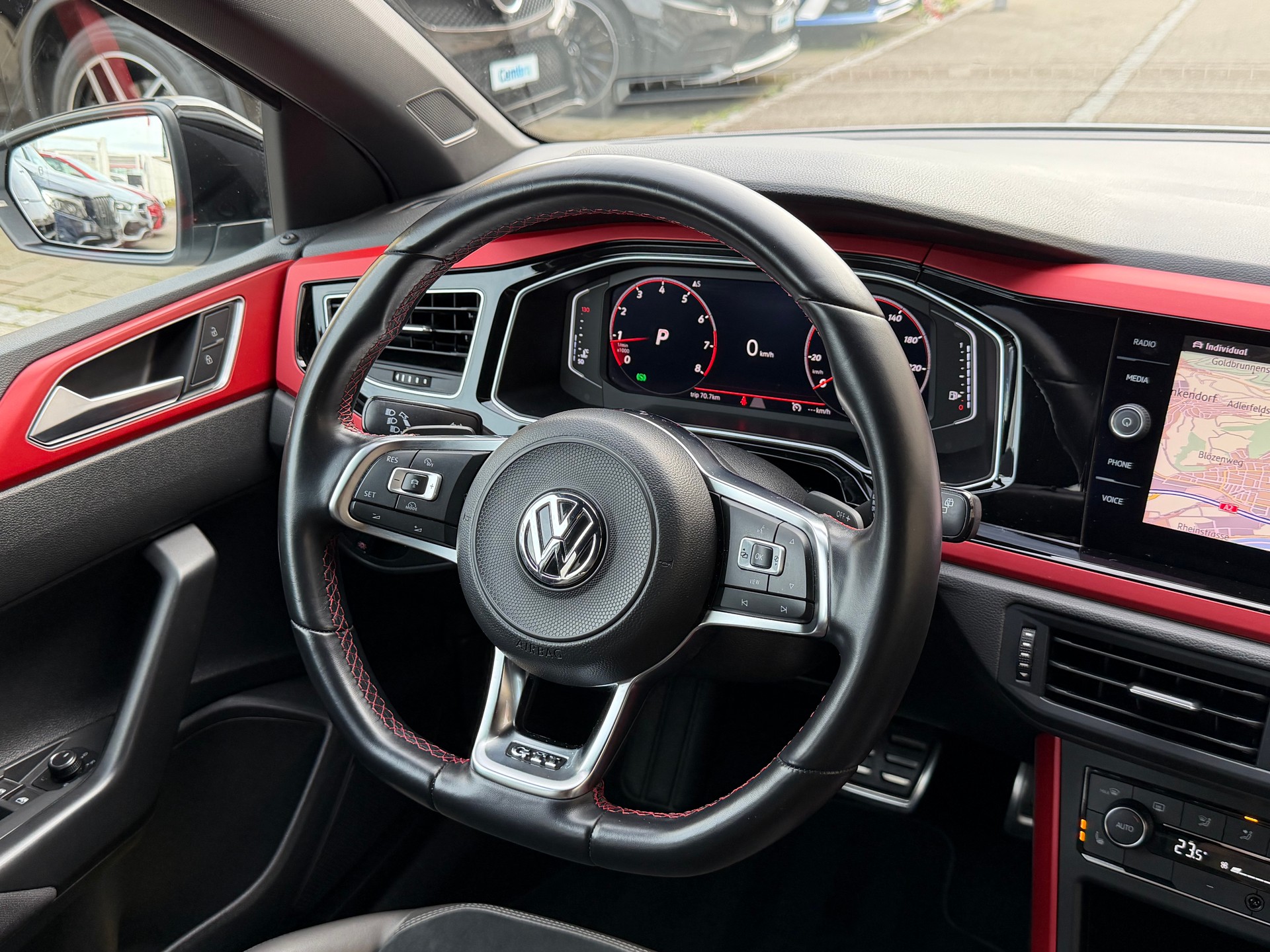 VW Polo 2.0 TSI GTI DSG-image-17