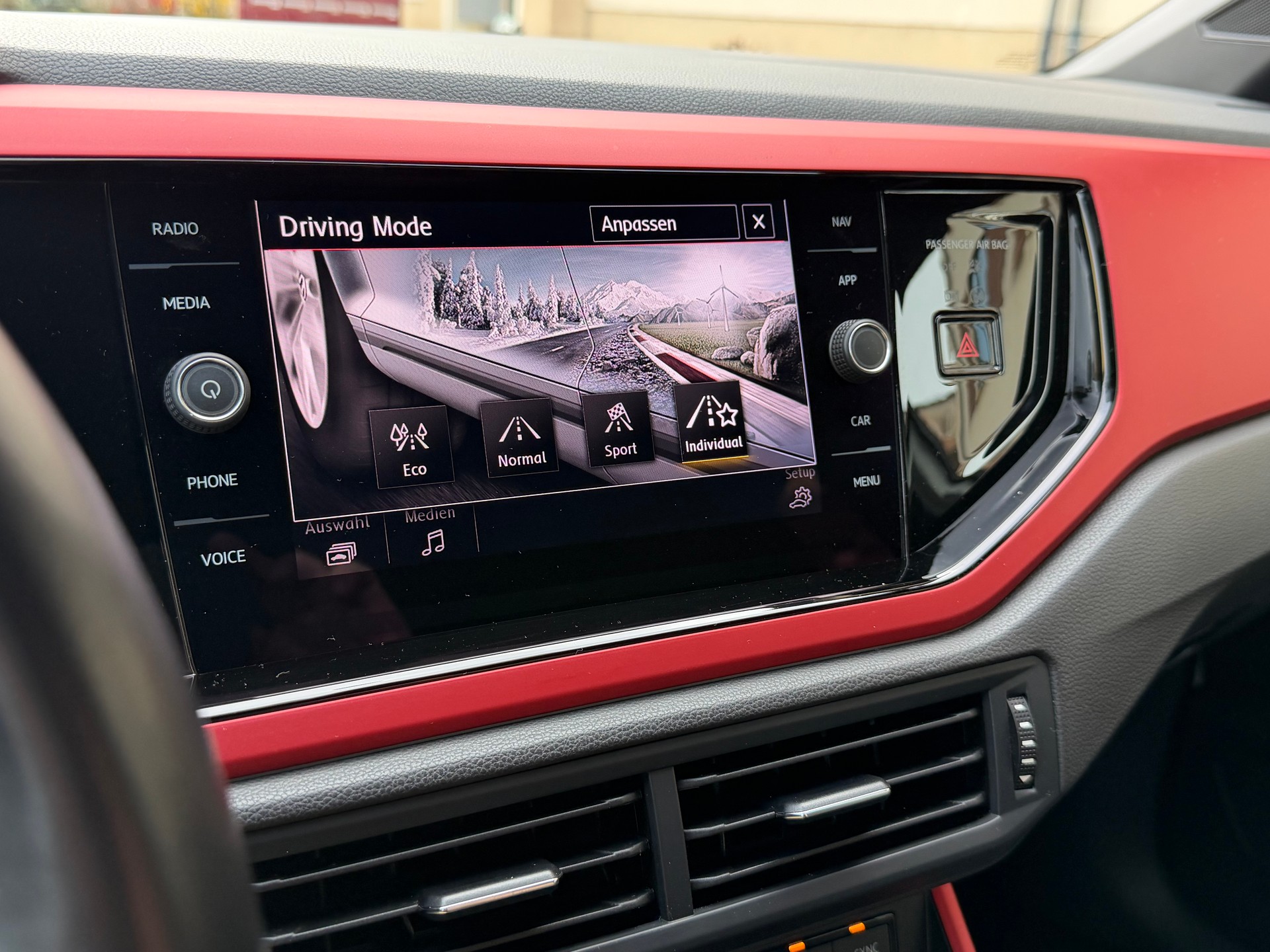 VW Polo 2.0 TSI GTI DSG-image-16