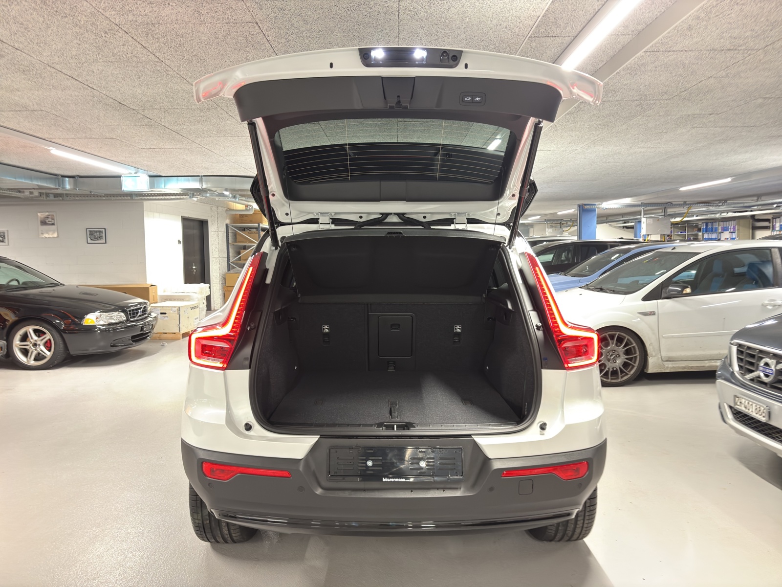 VOLVO EX40 Twin Black Edition AWD-image-11