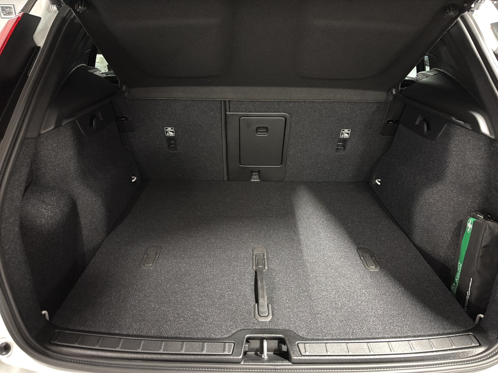 VOLVO EX40 Twin Black Edition AWD-image-12