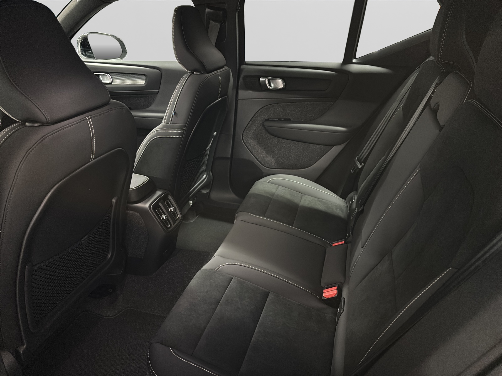 VOLVO EX40 Twin Black Edition AWD-image-4