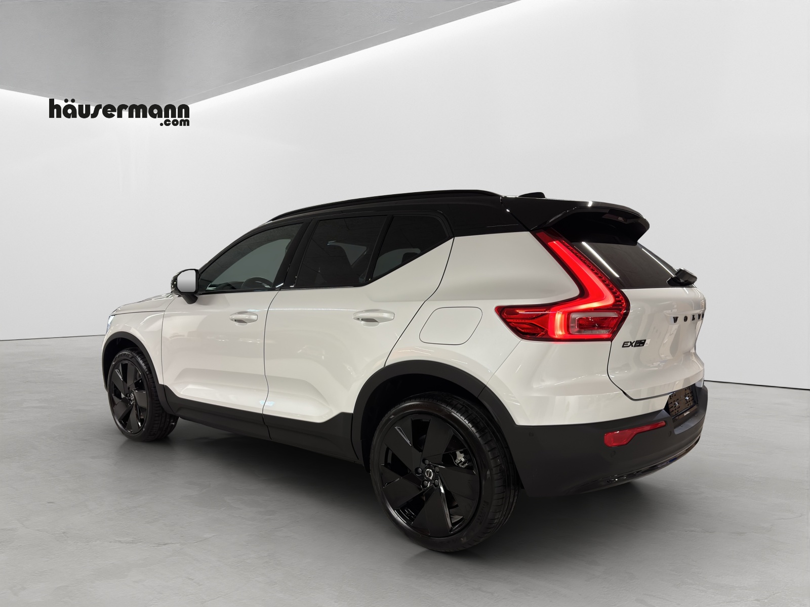 VOLVO EX40 Twin Black Edition AWD-showroom-element-2
