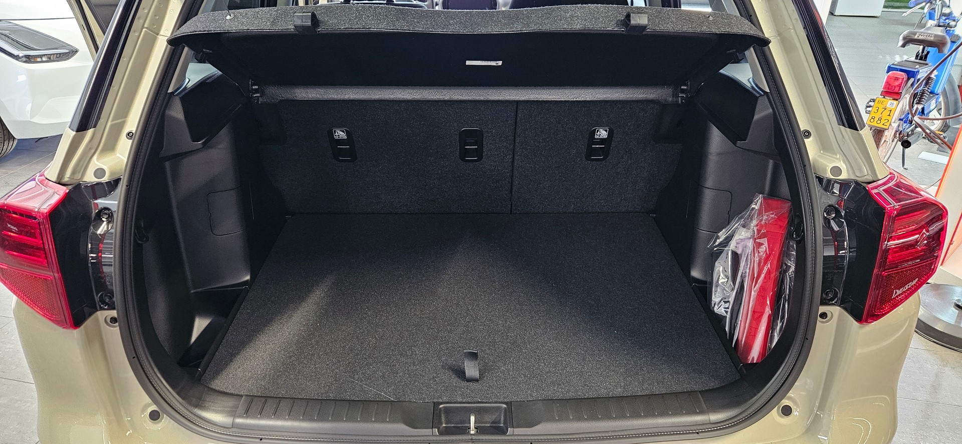SUZUKI Vitara 1.4 Boosterjet Sakura 4x4 Hybrid Automatic-image-11