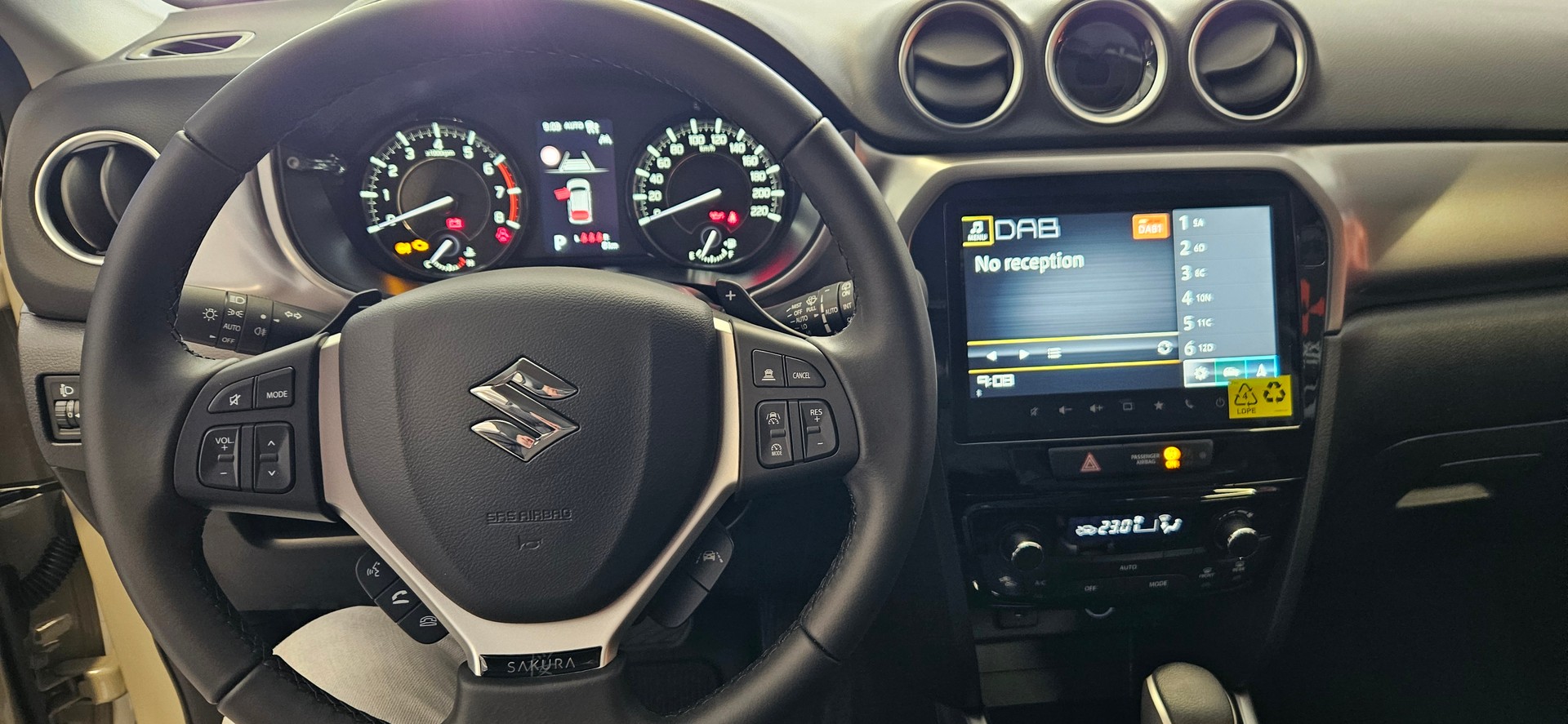 SUZUKI Vitara 1.4 Boosterjet Sakura 4x4 Hybrid Automatic-image-6