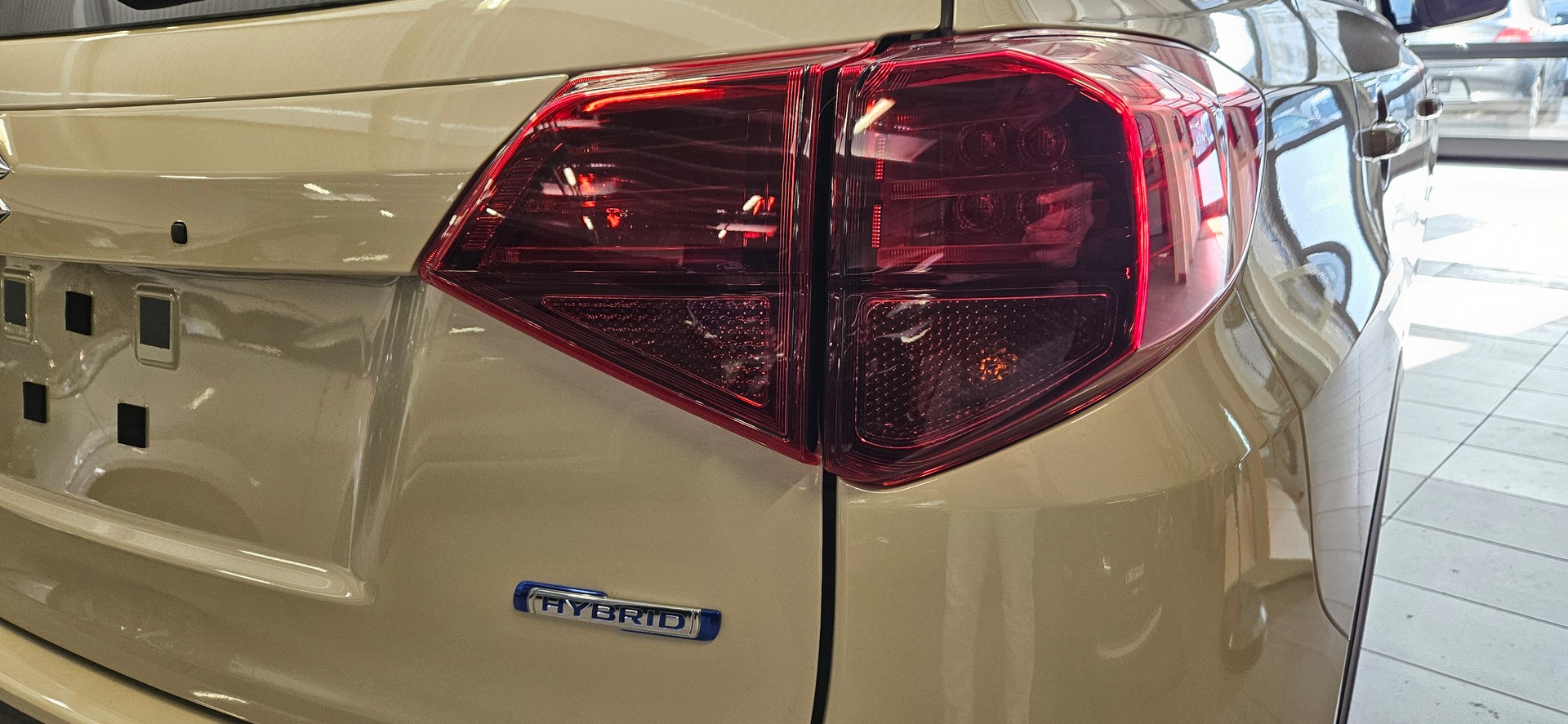 SUZUKI Vitara 1.4 Boosterjet Sakura 4x4 Hybrid Automatic-image-4