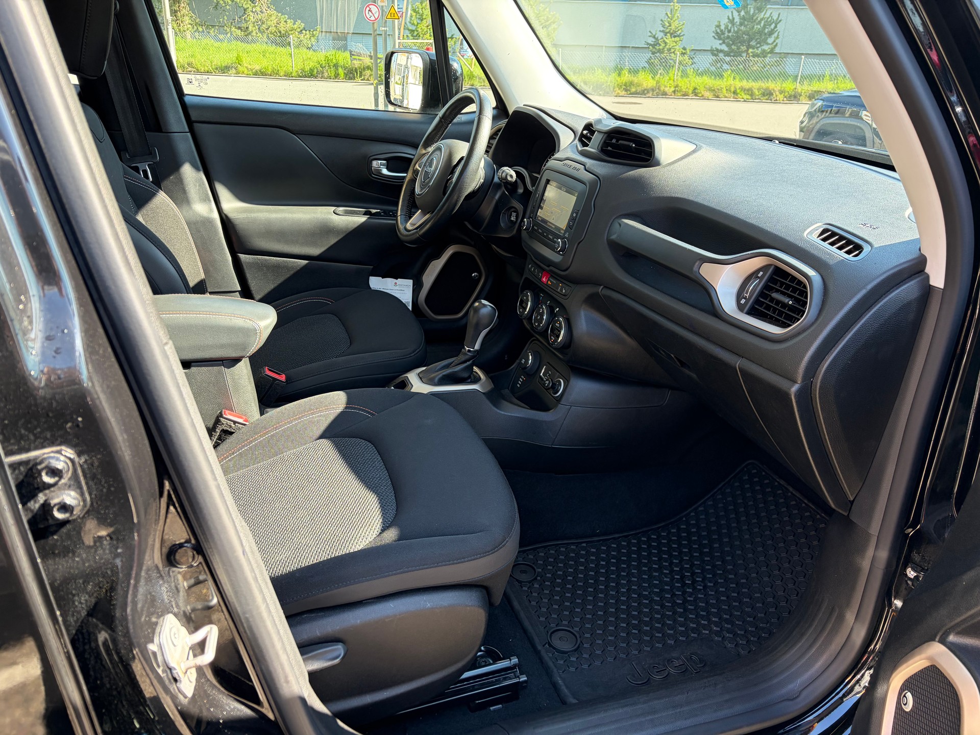 JEEP Renegade 1.4 Turbo 75th Anniversary AWD-image-7