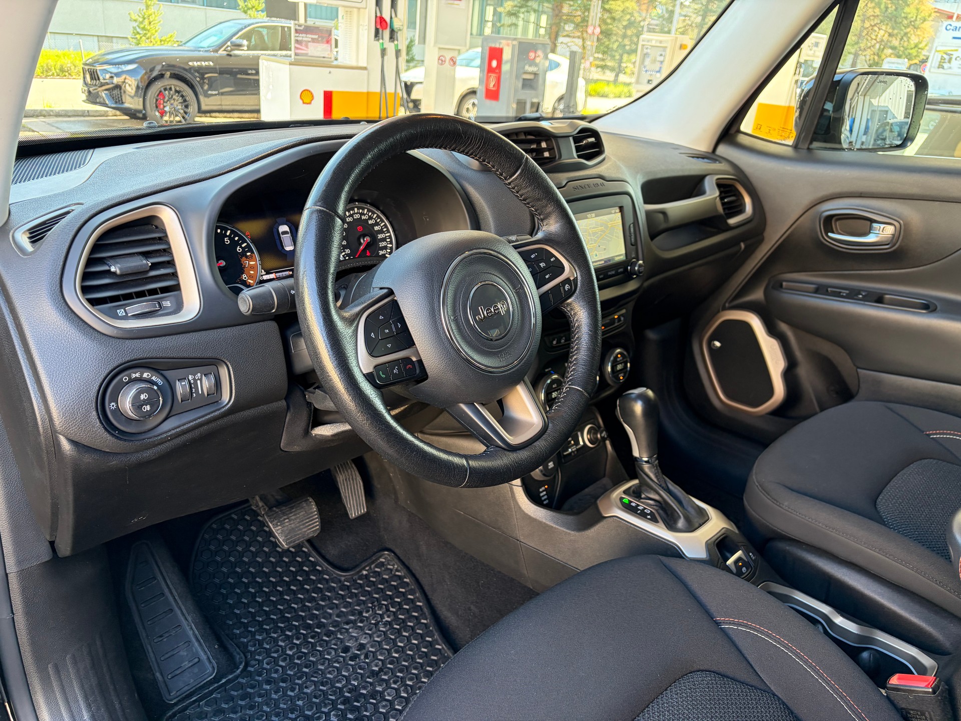 JEEP Renegade 1.4 Turbo 75th Anniversary AWD-image-11