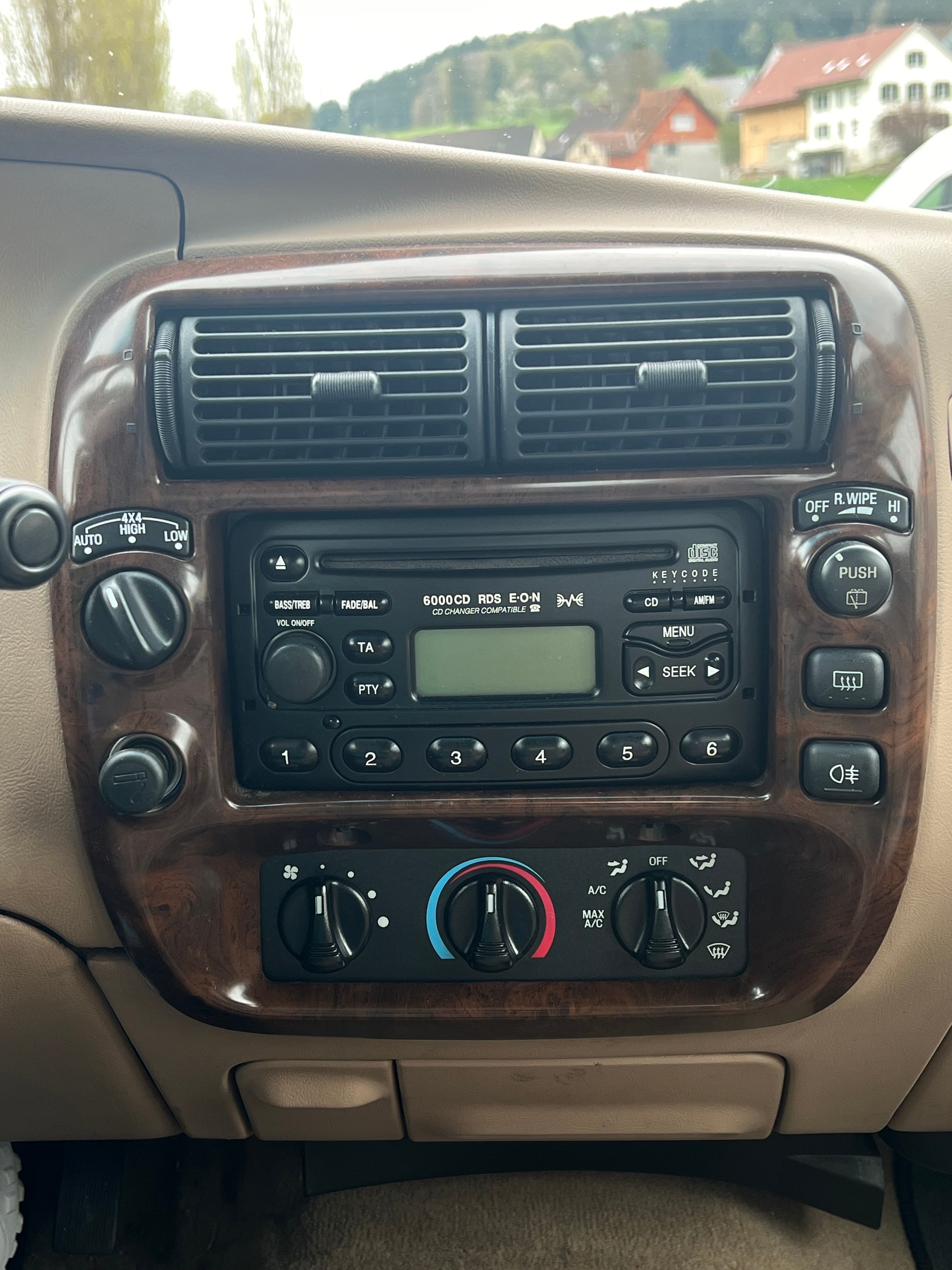 FORD Explorer 4.0 Ltd. Edition-image-7