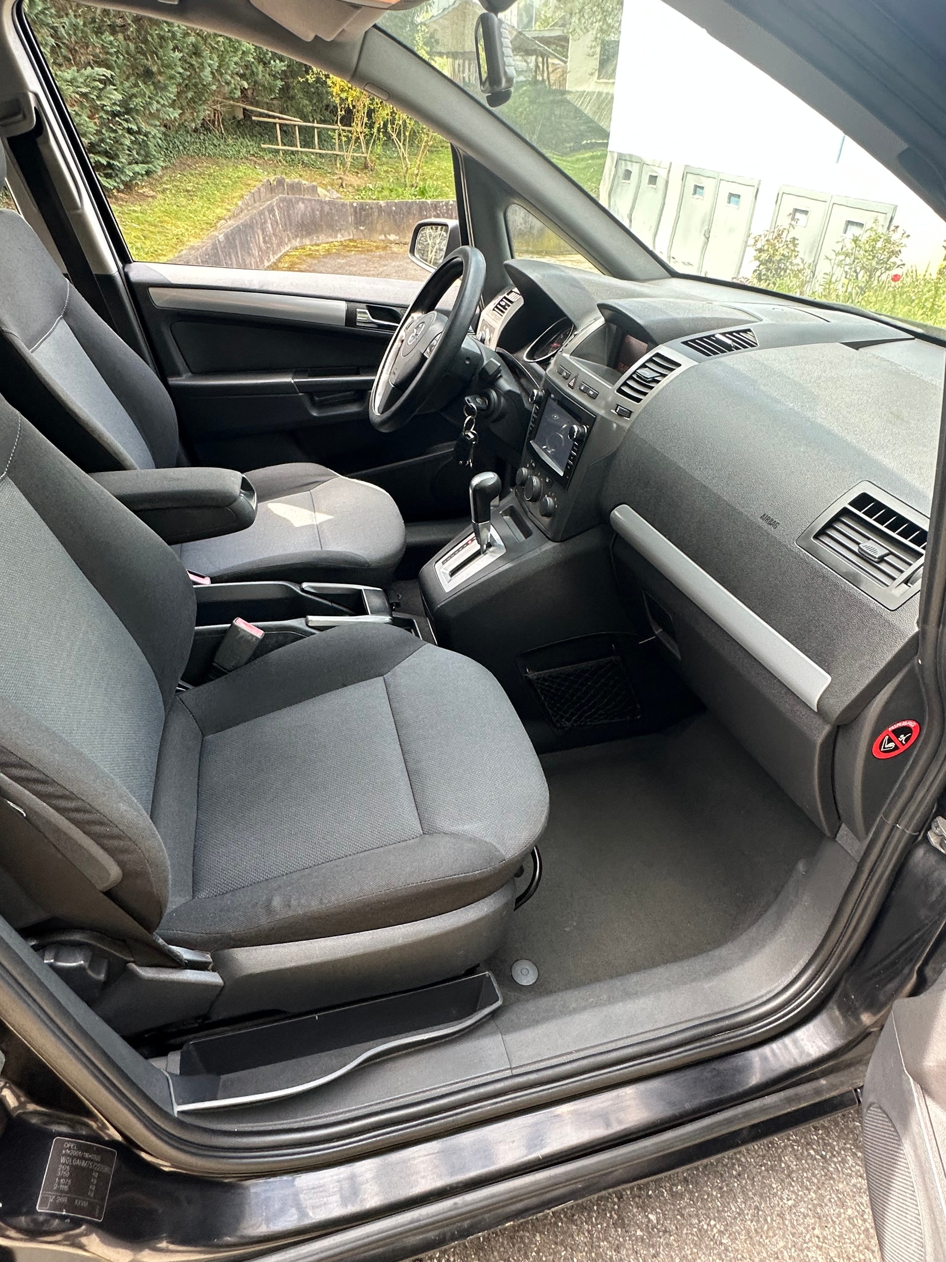OPEL Zafira 2.2i 16V Enjoy-image-8