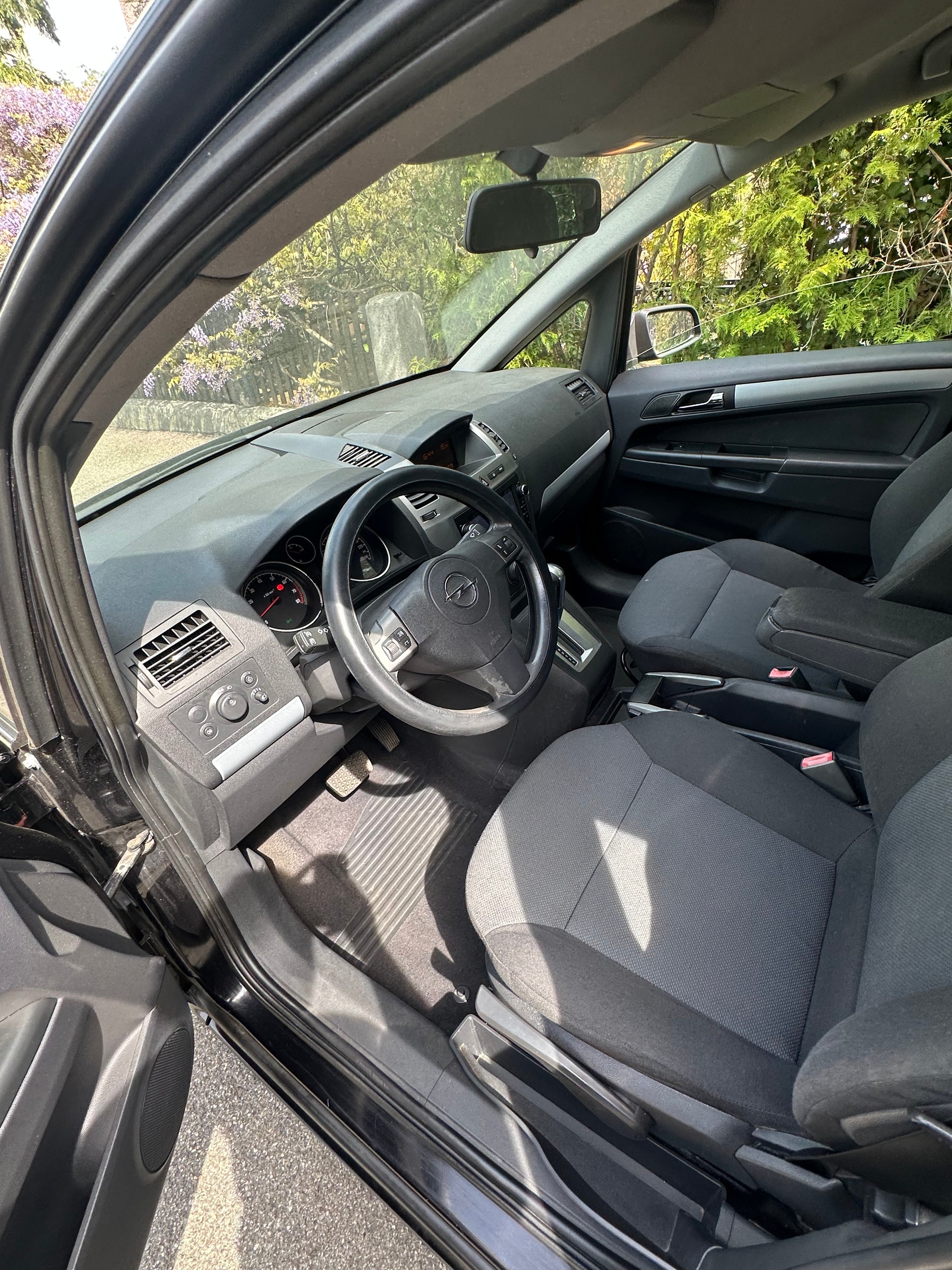 OPEL Zafira 2.2i 16V Enjoy-image-12