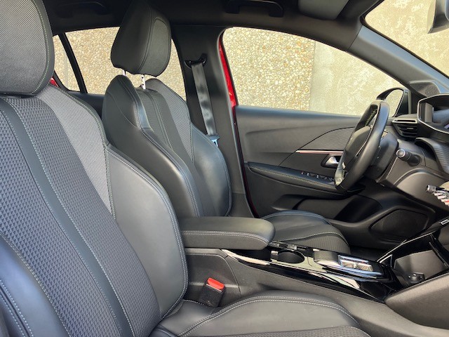 PEUGEOT 208 Elektrik GT-image-6