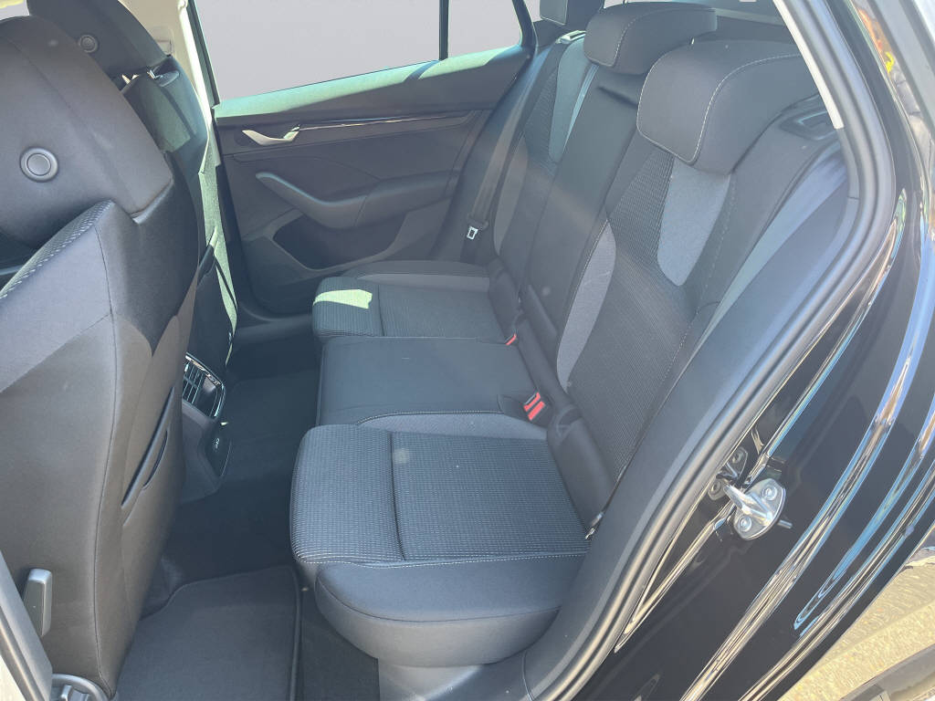 SKODA Octavia Combi 1.5 TSI Selection DSG-image-12