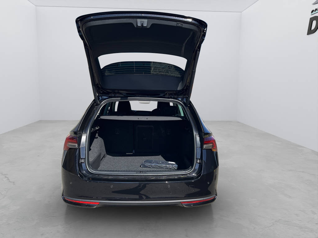 SKODA Octavia Combi 1.5 TSI Selection DSG-image-15