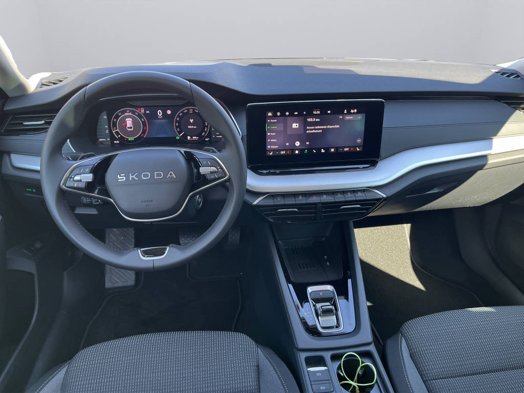 SKODA Octavia Combi 1.5 TSI Selection DSG-image-13