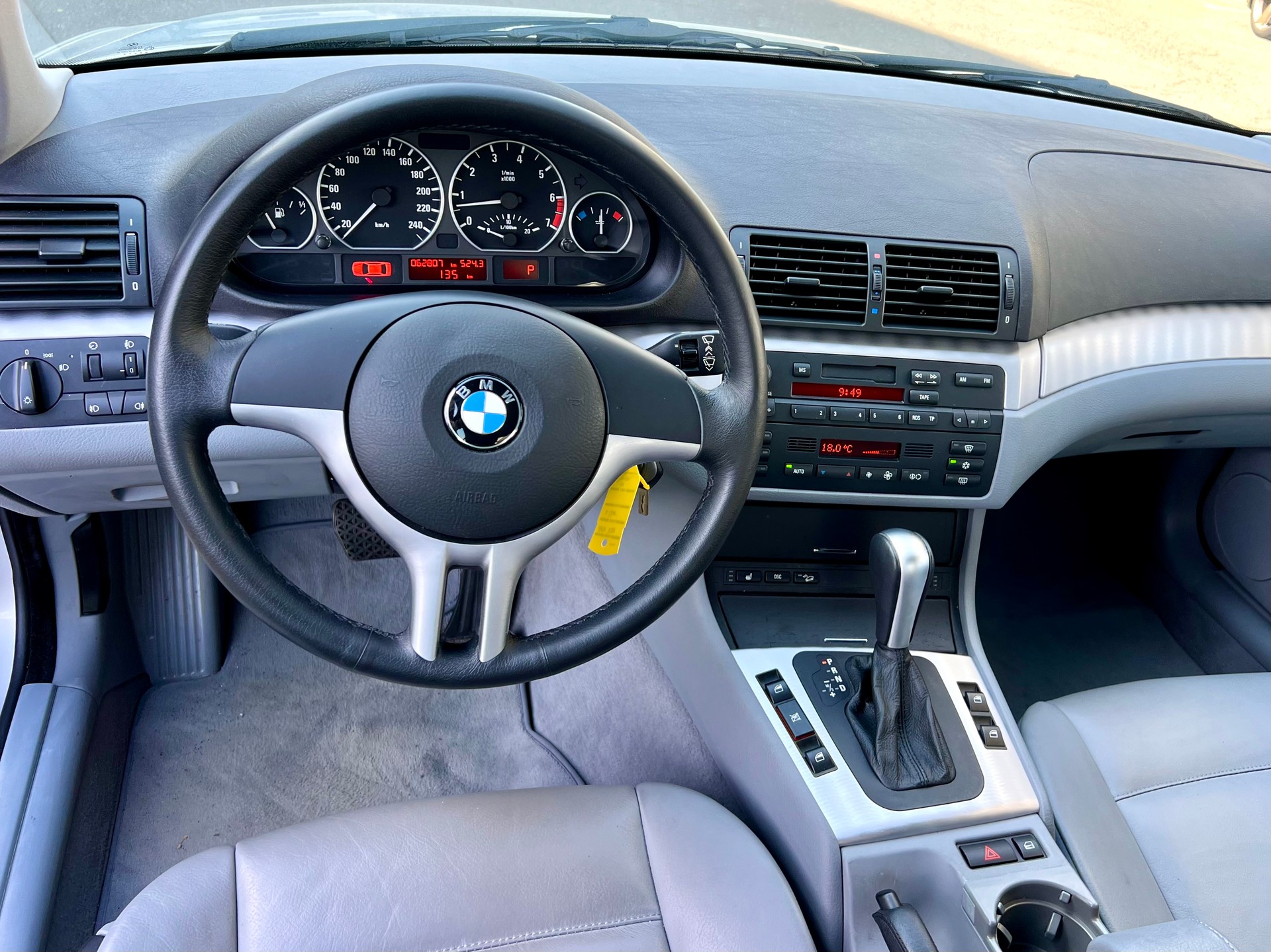 BMW 330xi-image-17