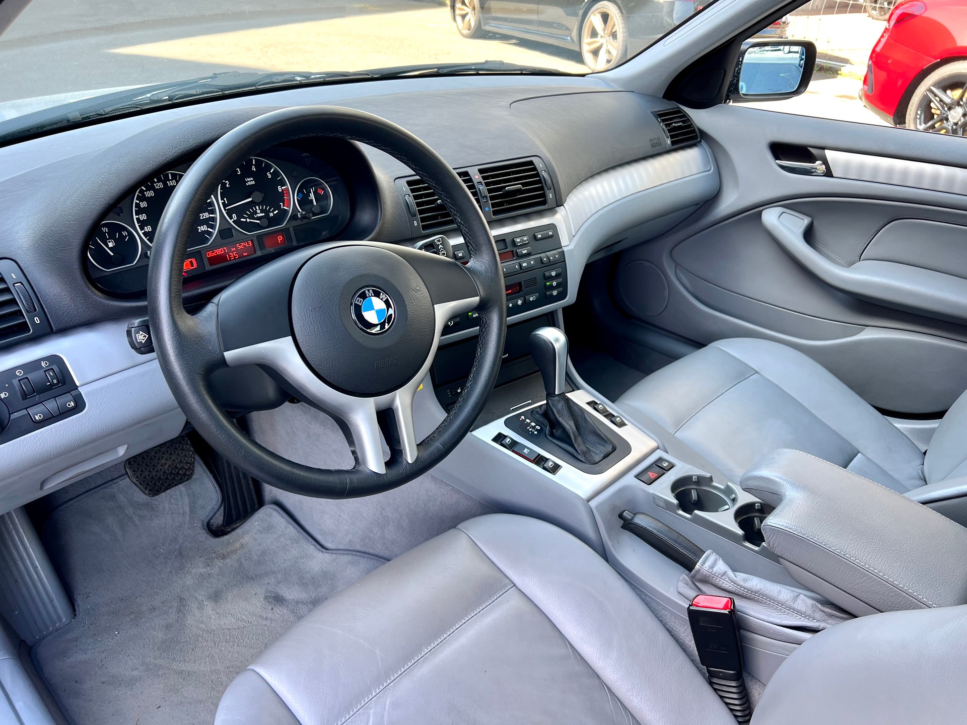 BMW 330xi-image-16