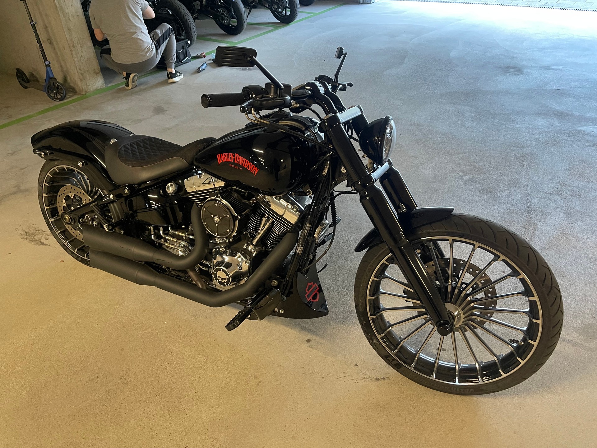 HARLEY-DAVIDSON Breakout FXSB 103-image-1