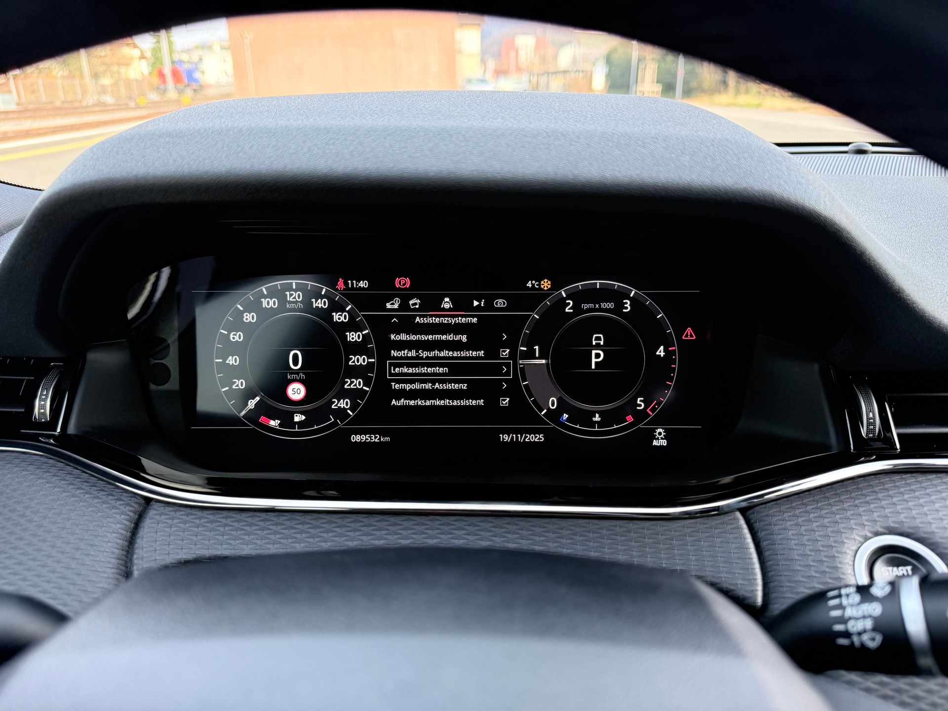 LAND ROVER Range Rover Evoque R-Dynamic D 180 S AT9-image-9