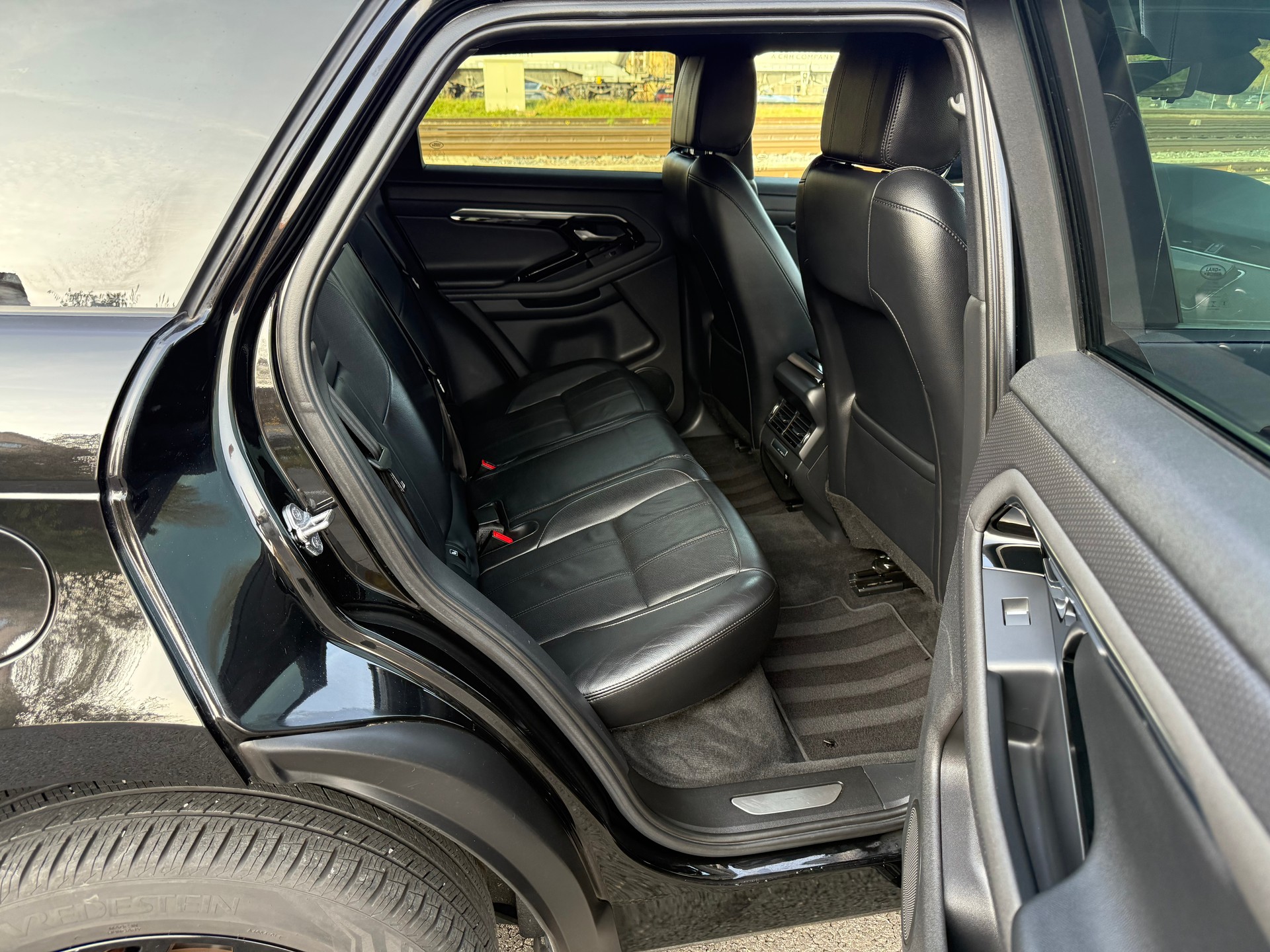 LAND ROVER Range Rover Evoque R-Dynamic D 180 S AT9-image-12