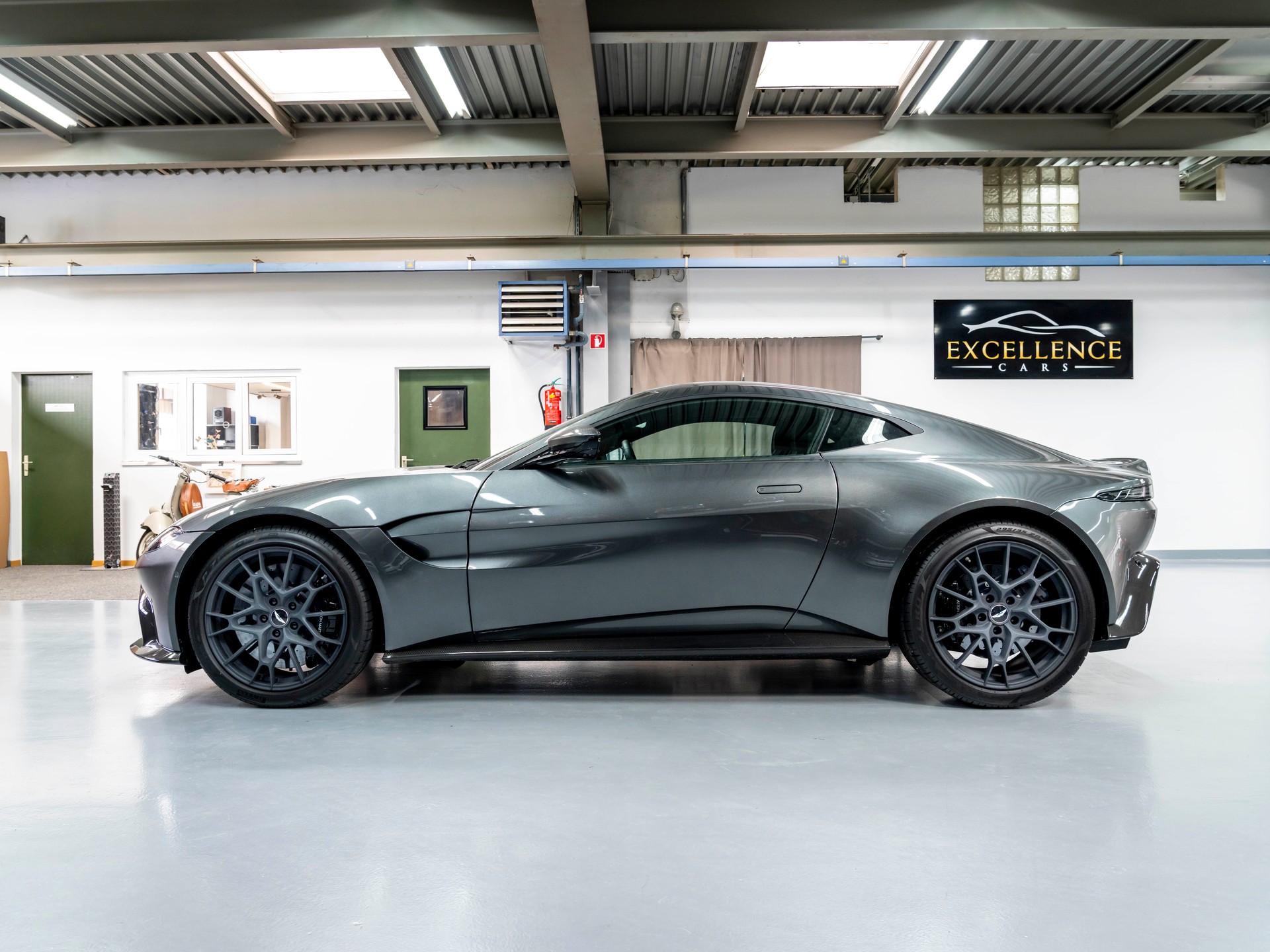 ASTON MARTIN V8 Vantage 4.0 Coupé 1 OF 200, BOITE MANUELLE 7 RAPPORT-showroom-element-3