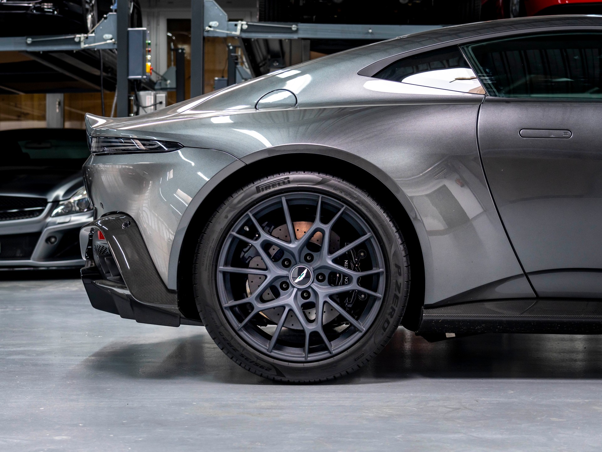 ASTON MARTIN V8 Vantage 4.0 Coupé 1 OF 200, BOITE MANUELLE 7 RAPPORT-image-9