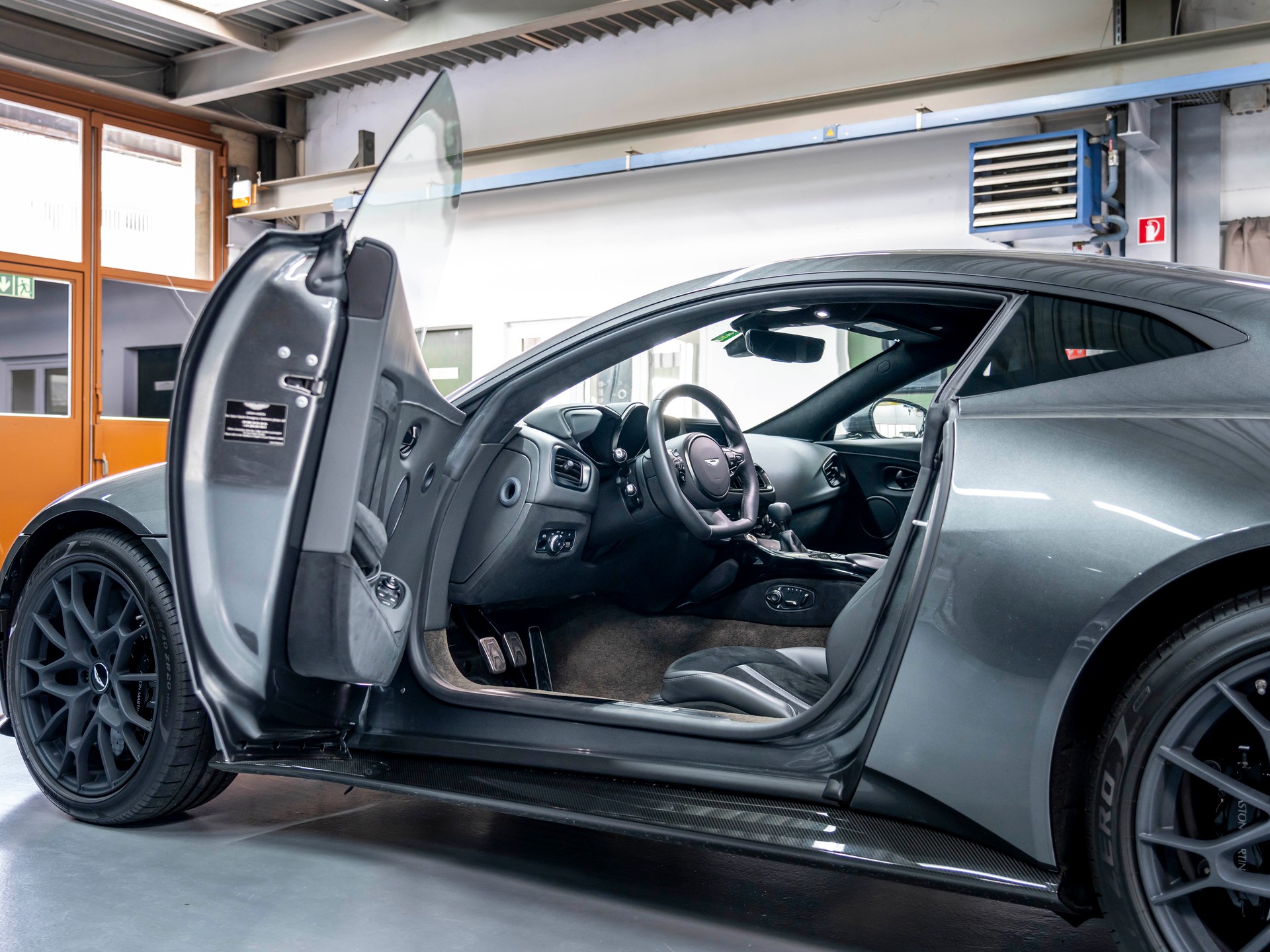 ASTON MARTIN V8 Vantage 4.0 Coupé 1 OF 200, BOITE MANUELLE 7 RAPPORT-image-22
