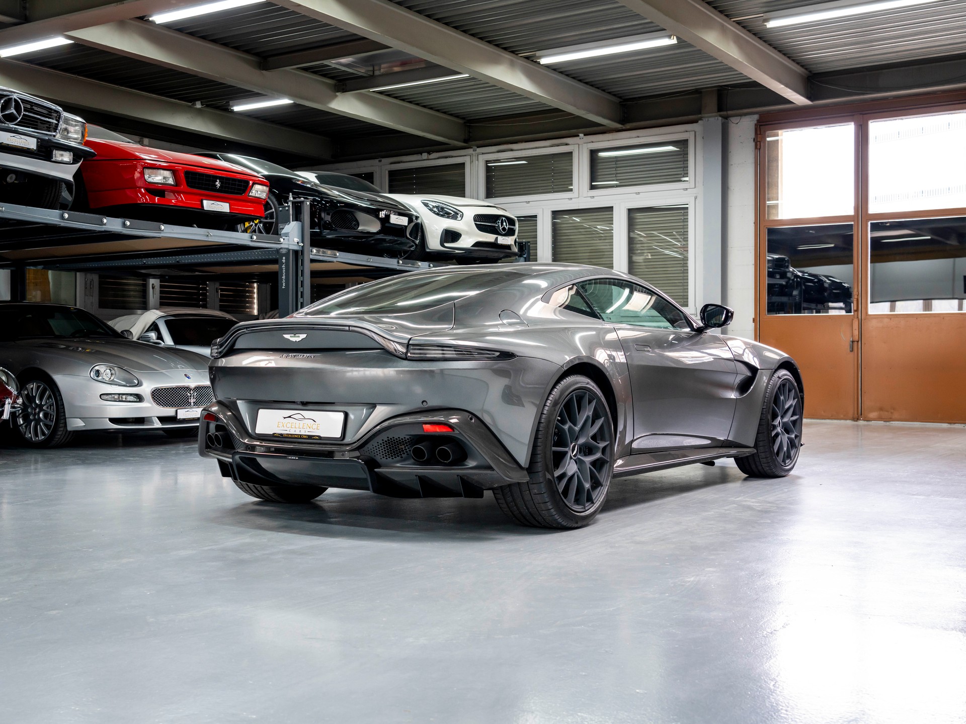 ASTON MARTIN V8 Vantage 4.0 Coupé 1 OF 200, BOITE MANUELLE 7 RAPPORT-image-5