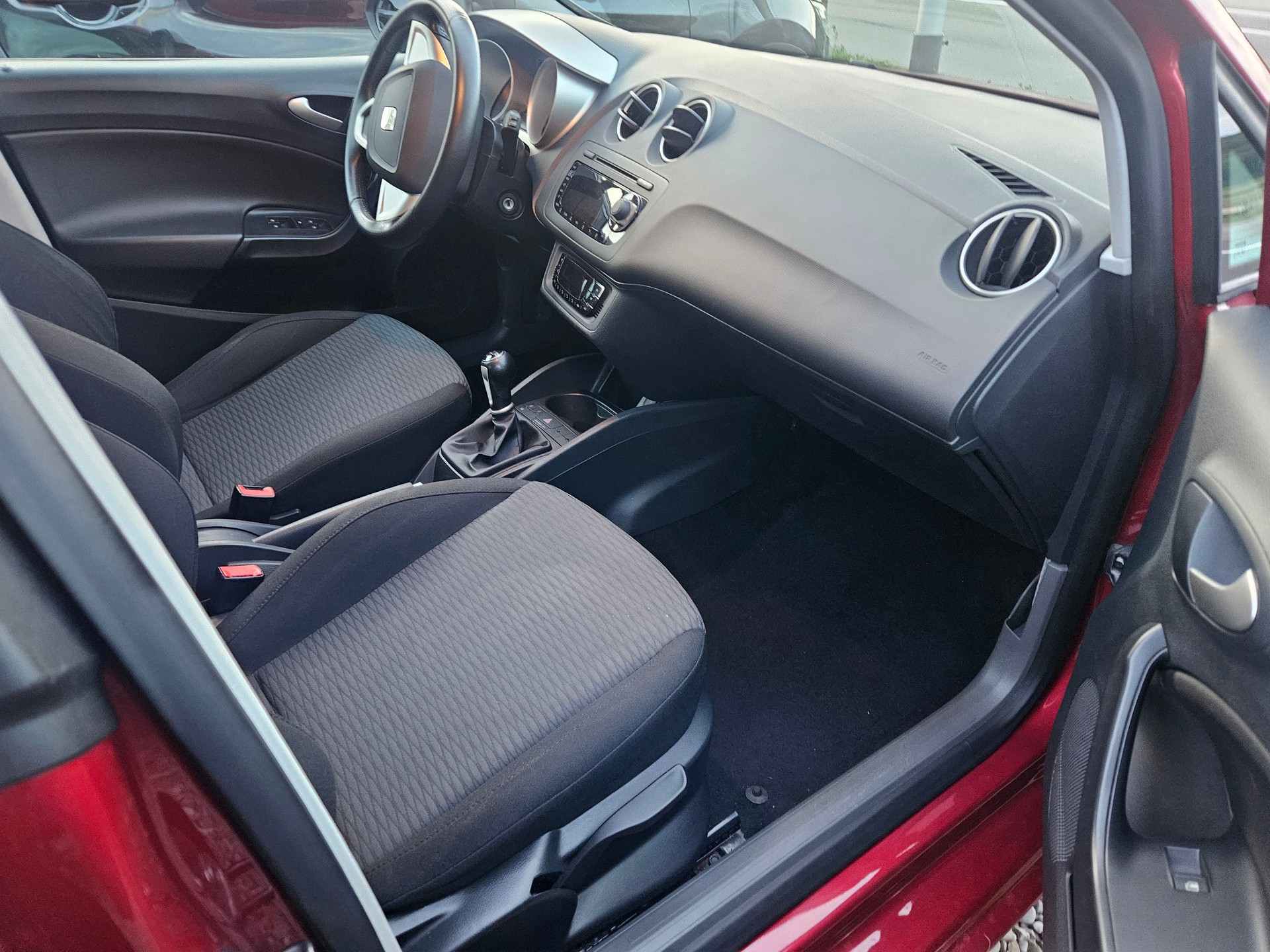 SEAT Ibiza ST 1.2 TSI Sport-image-11